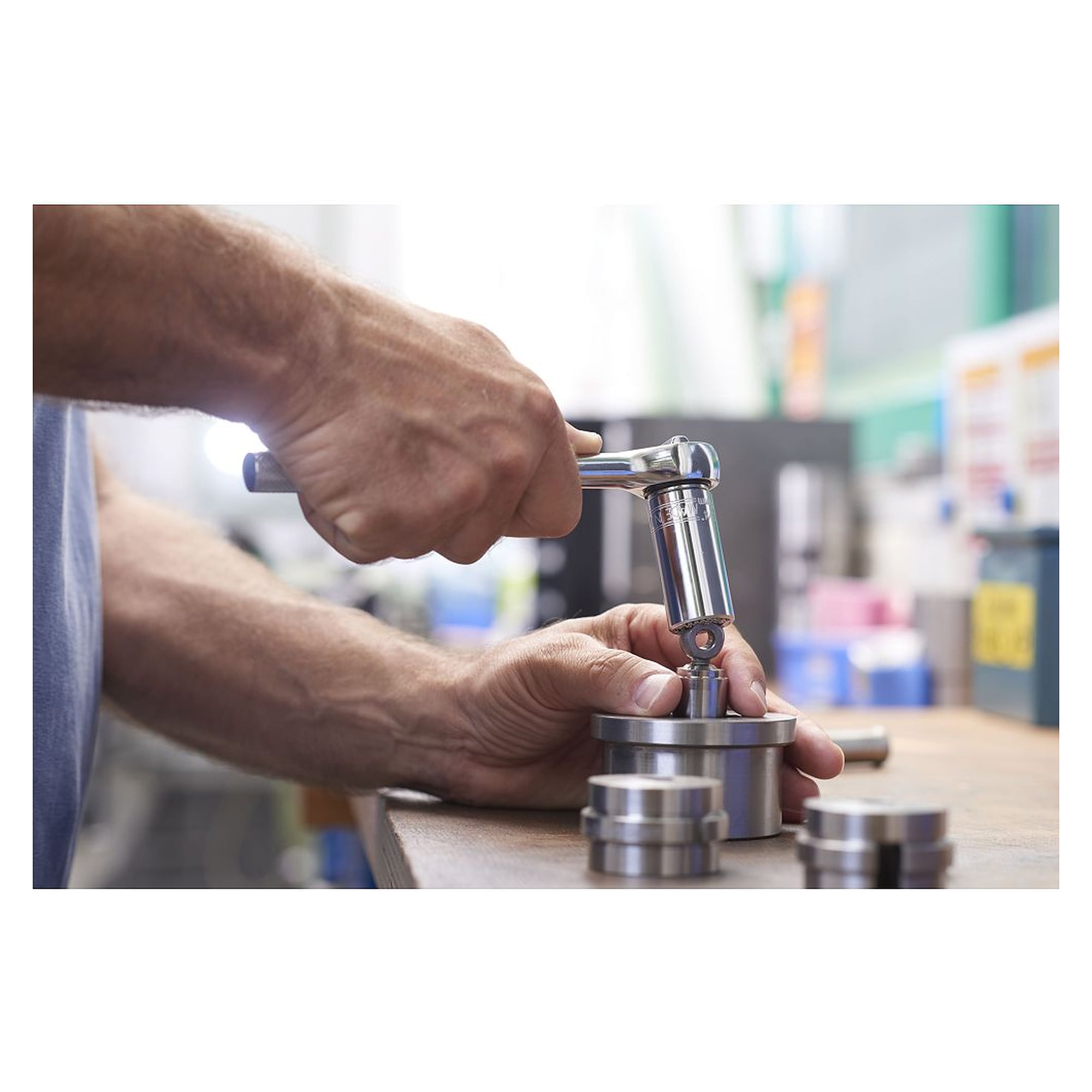 Douille Gripper 3/8", universelle 7-19 mm, jusqu'a 80 Nm - Wiha 09400