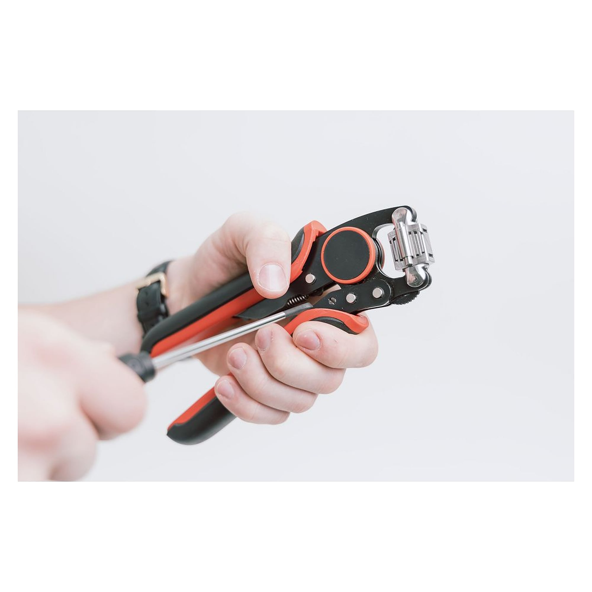 Crimpwerkzeug automatisch für Aderendhülsen 0,08-16 mm², 360° drehbarer Crimpkopf - Wiha 45223
