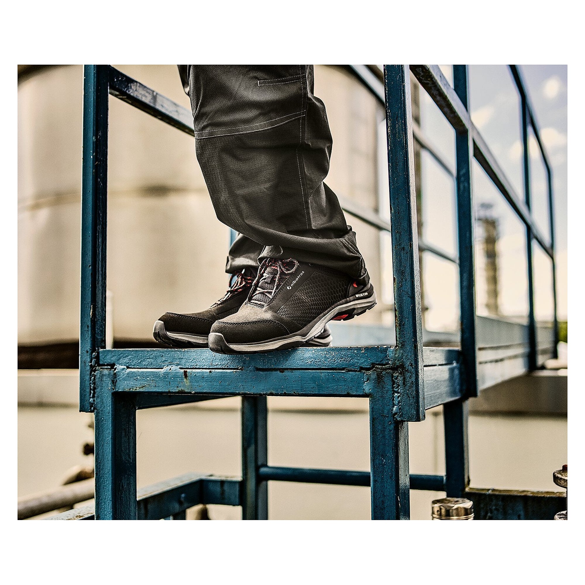 Chaussure professionnelle O1 VIALE BLACK LOW sans embout, sans métal, semelle XTS TRAIL, noir - PUMA Safety 654430200