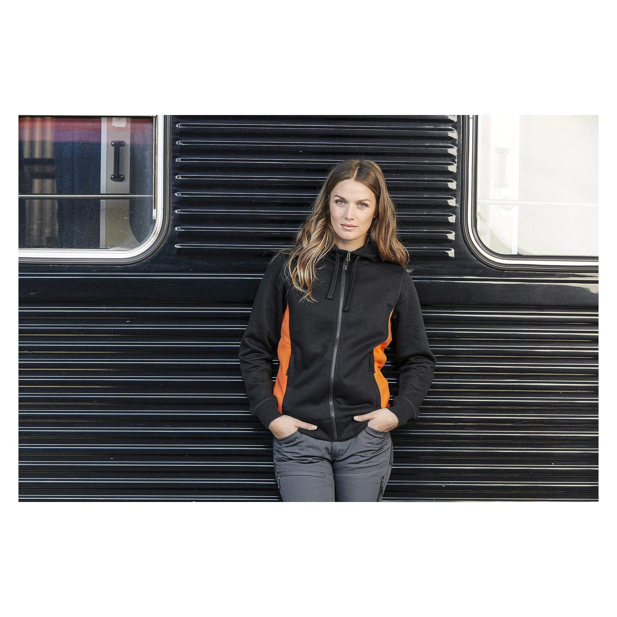 Kapuzen-Sweatjacke Ava mit Full-Zip und Kontrasteinsätzen, Damen, schwarz/orange - South West 1000232916