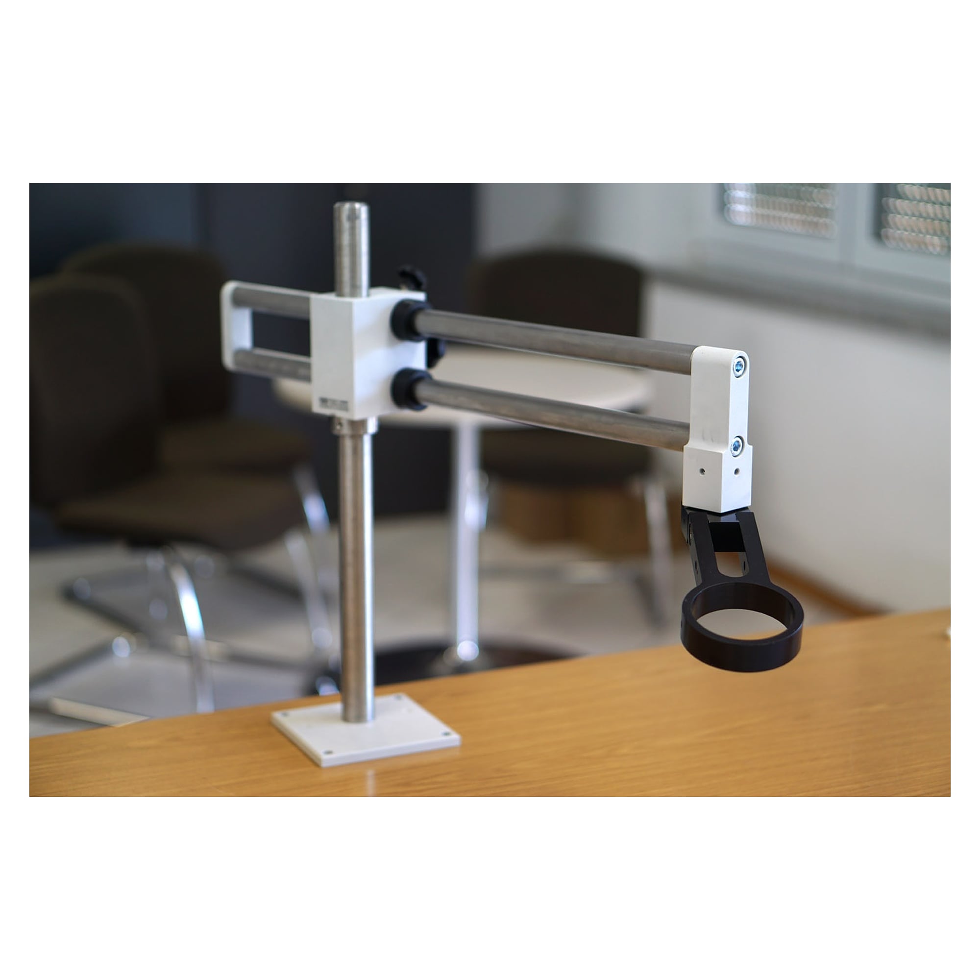 Statif Flexi DA avec double bras d'extension pour stéréomicroscopes au poste de contrôle - Pulch & Lorenz 555611