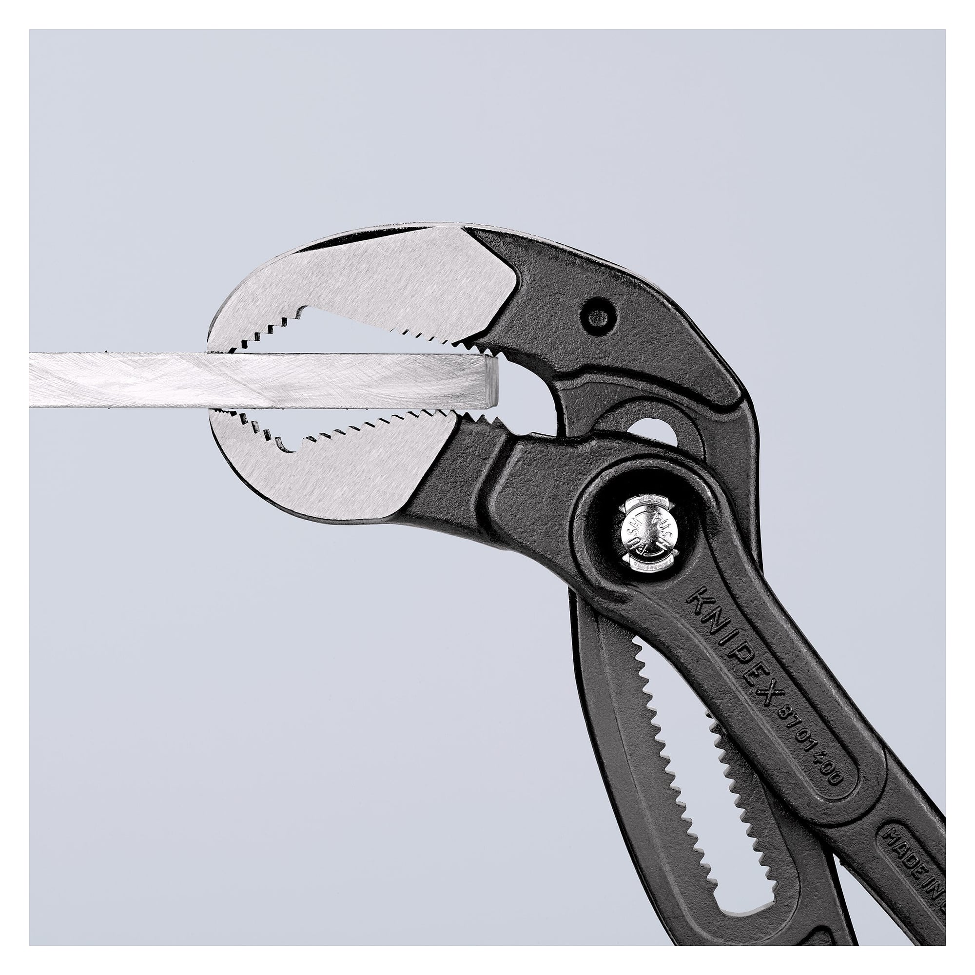 Cobra XL pipe wrench and water pump pliers, pipes up to 90 mm, push-button adjustment, 400 mm - Knipex 87 01 400 SB