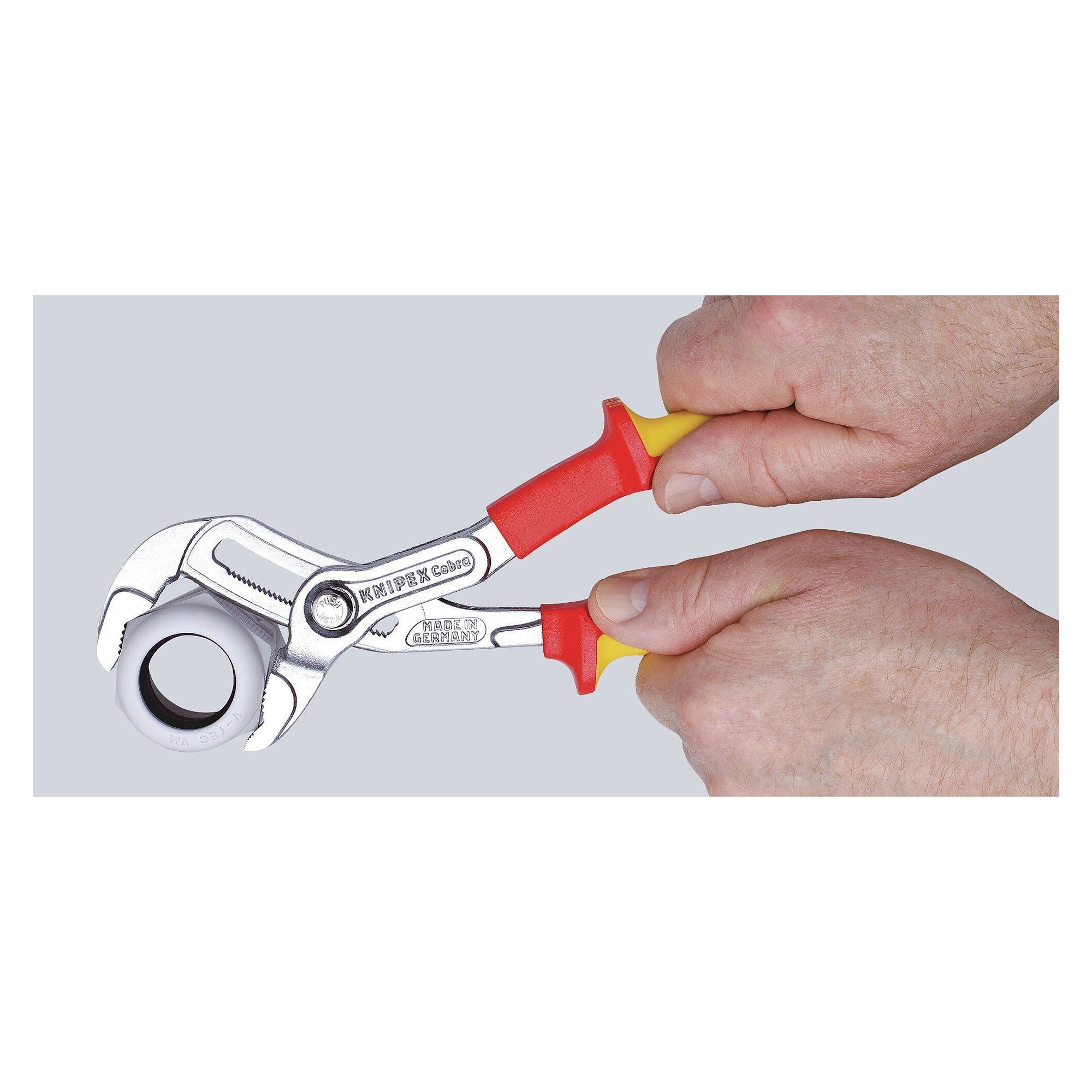 Pince multiprise Cobra VDE high-tech isolée selon IEC 60900, tubes jusqu'à 50 mm, chromée, 250 mm - Knipex 87 26 250 SB
