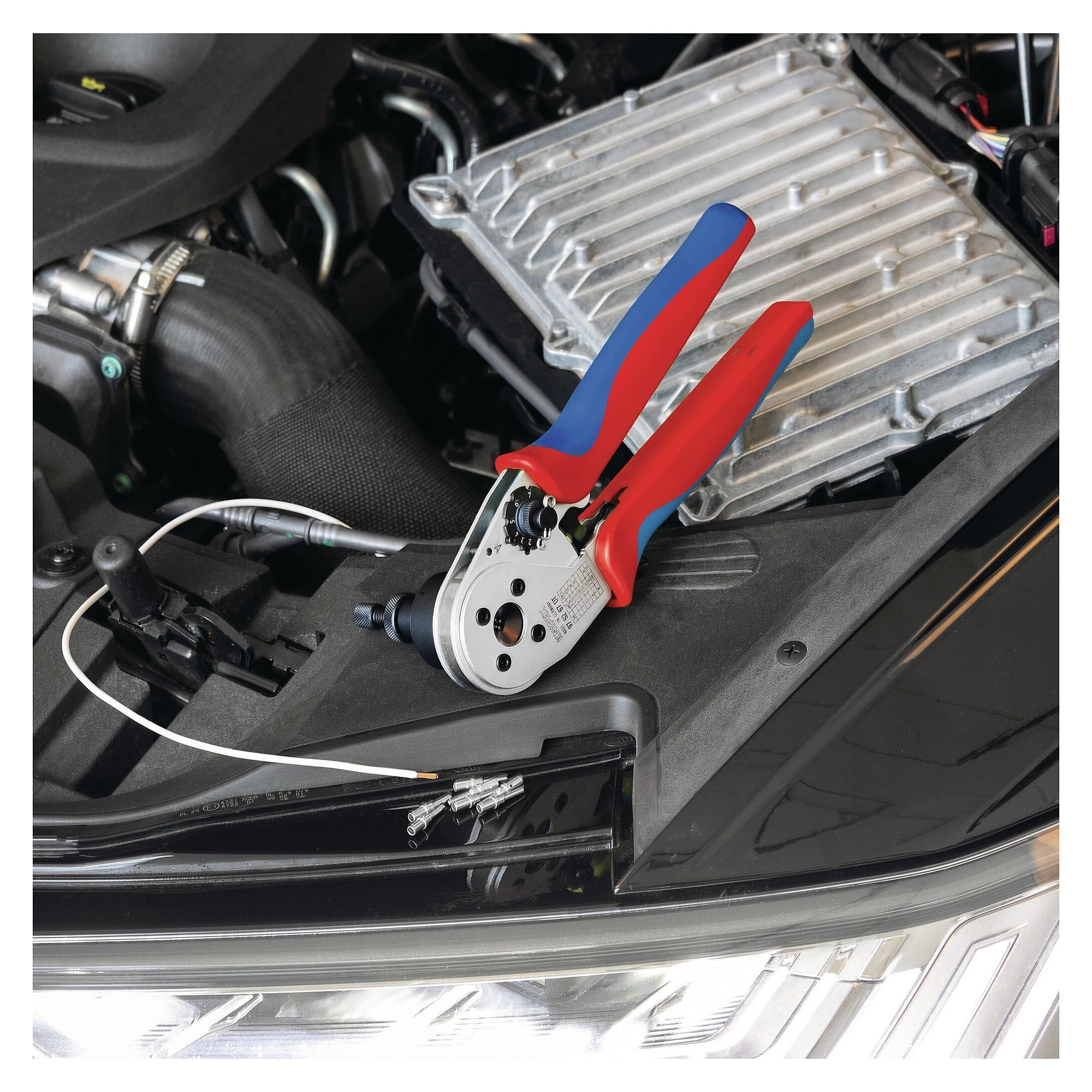 Four-mandrel crimping pliers for DT, DTM and DTP contacts, 0.35 to 3.0 mm², AWG 22 to 12, 230 mm - Knipex 97 52 67 DT