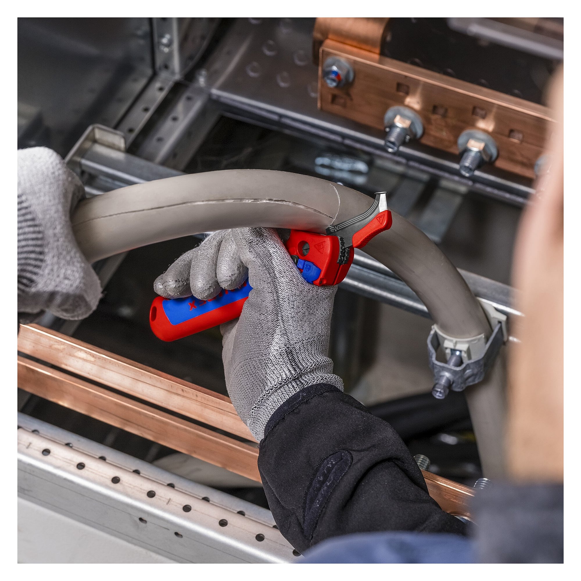 Dismantling knife with sliding shoe and ratchet function, sheaths up to 7 mm wall thickness - Knipex 16 50 145 SB
