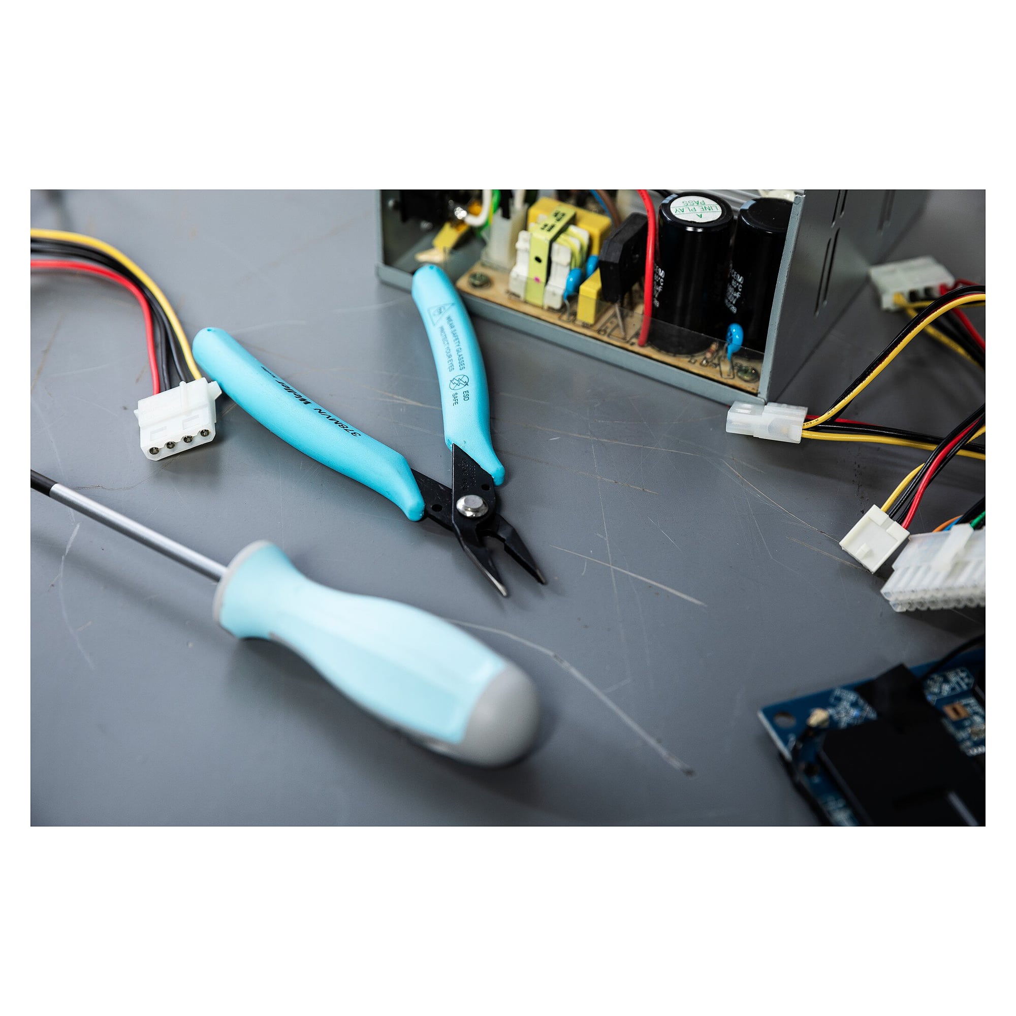 Pince électronique Micro Series ESD à mâchoires dentées, tête fine - Weller 378MVN