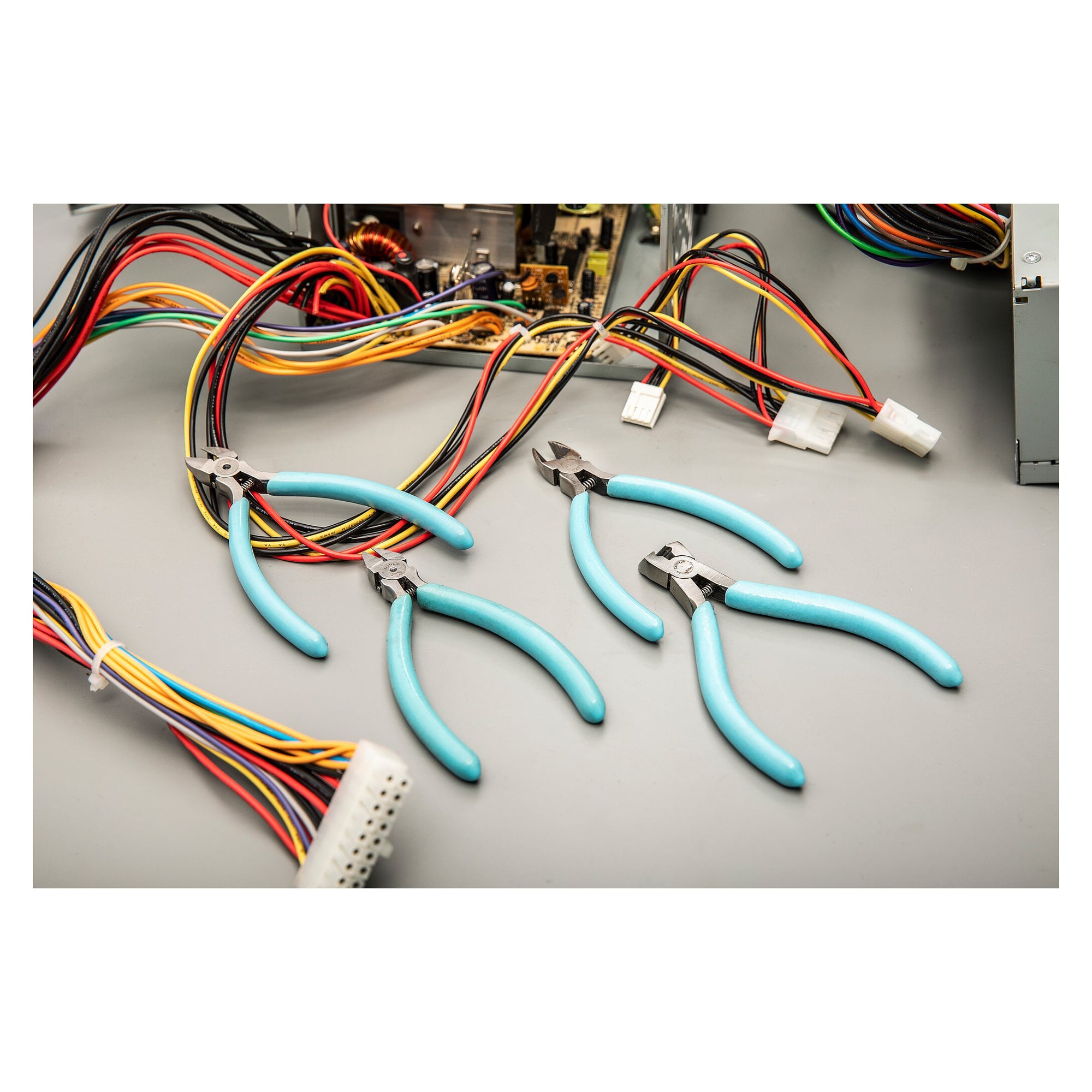 Jeu de 4 pinces coupantes diagonales ESD avec étui pour l'électronique - Weller C2KN