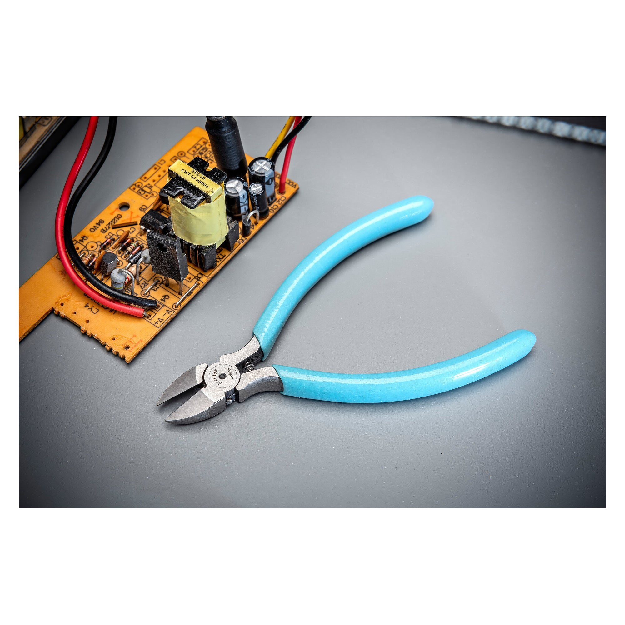 ESD subminiature needle nose pliers 101.6 mm, smooth jaws, fine tip, Xcelite Pro - Weller L4GN