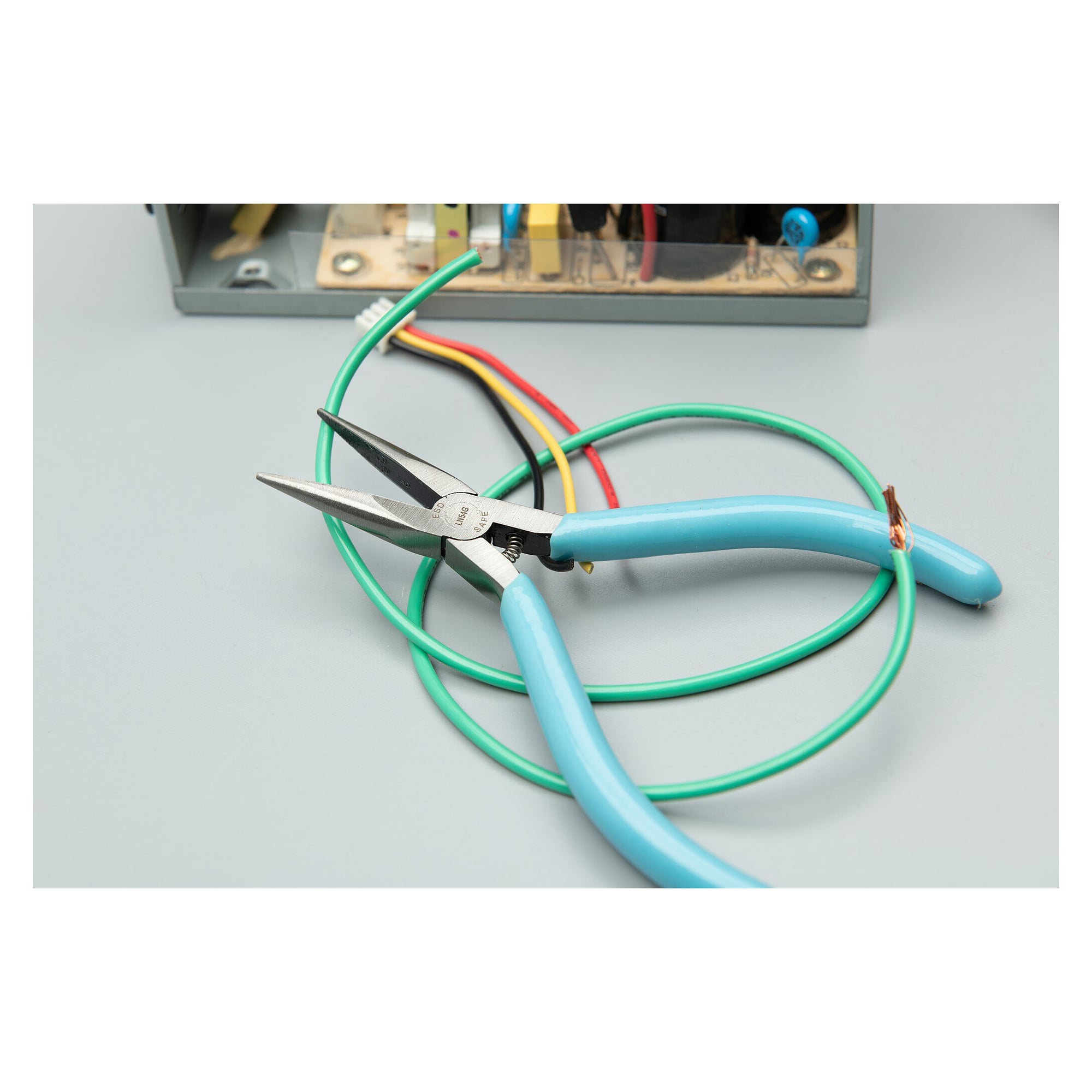 ESD thin long nose pliers 127 mm, fine tip, smooth jaws, Pro Series - Weller LN54GVN