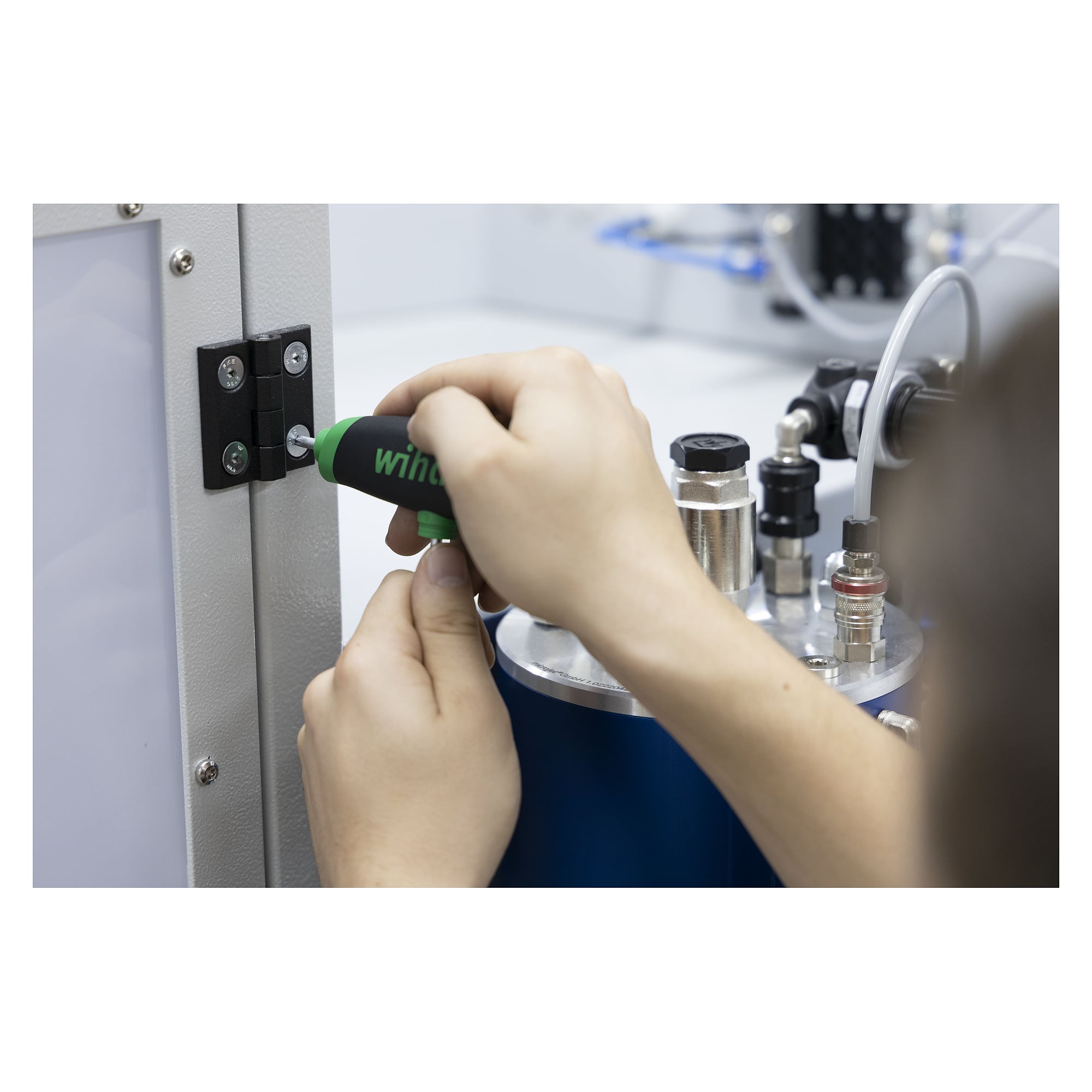 Clé mâle avec manche en T ComfortGrip TORX® T40 avec lame latérale, 150 mm - Wiha 45452