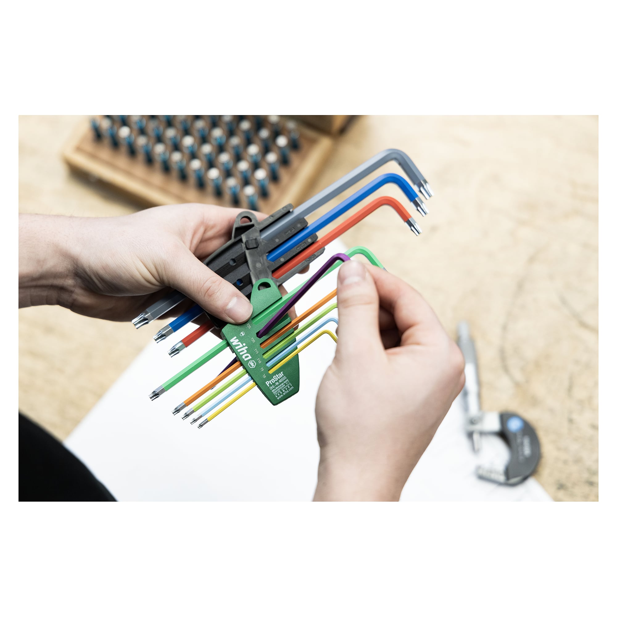 Jeu de clés mâles TORX® 9 pcs lumineux en couleur en étui ProStar - Wiha 46556