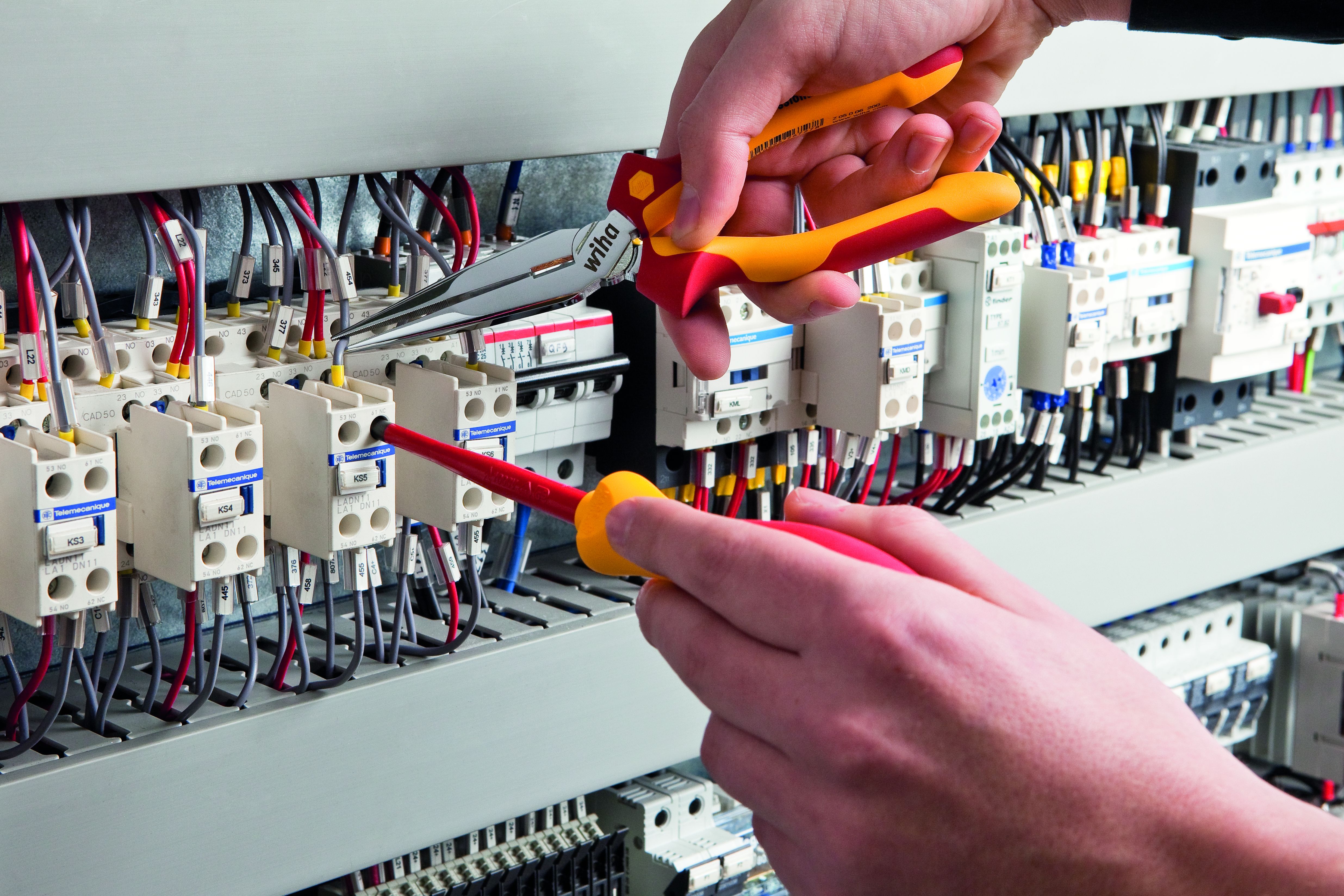 Pliers Set Professional electric VDE 3-pcs. Combination, Needle Nose, Diagonal Cutters - Wiha 26852