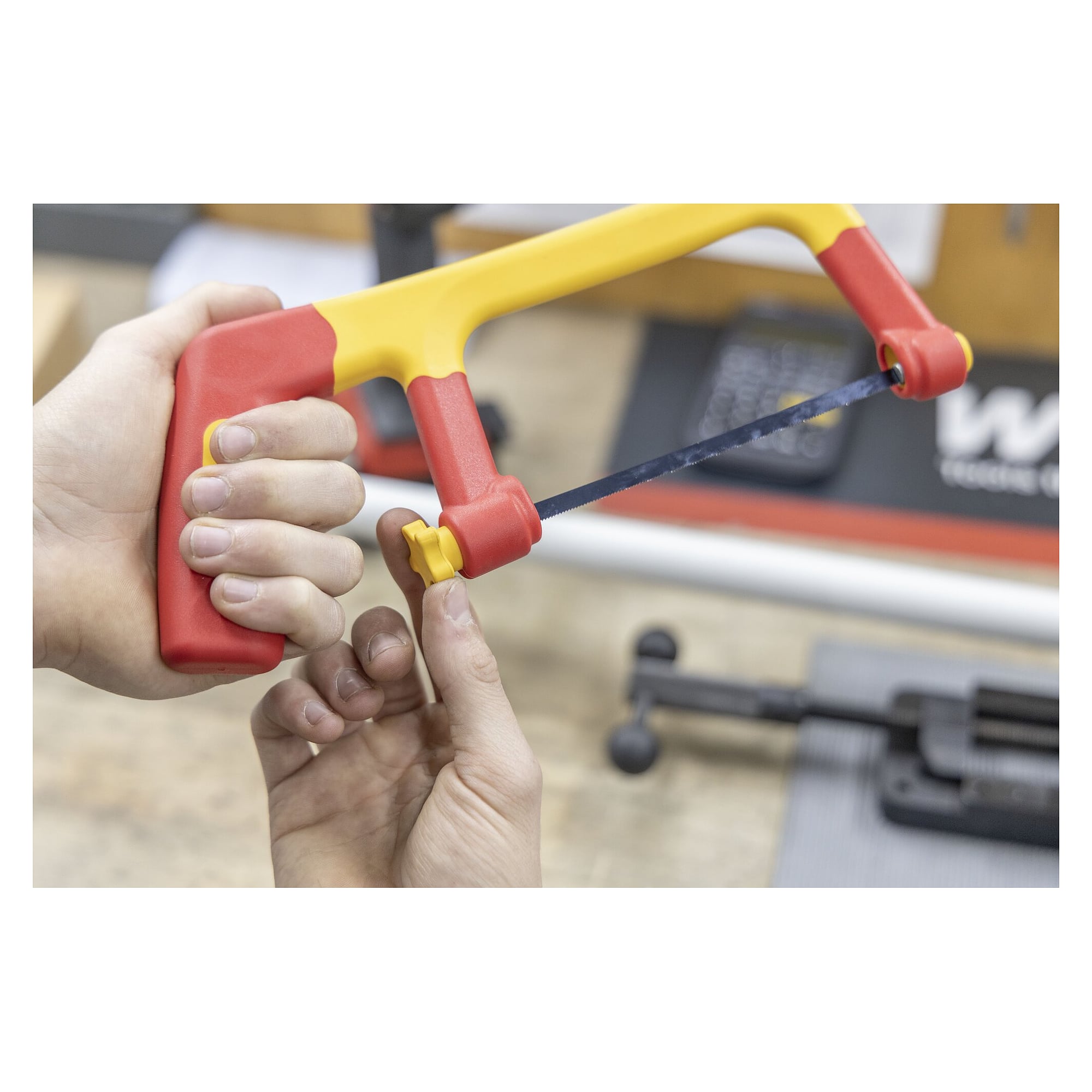 Scie à métaux electric isolée 280 mm avec 3 lames de scie 150 mm - Wiha 43125