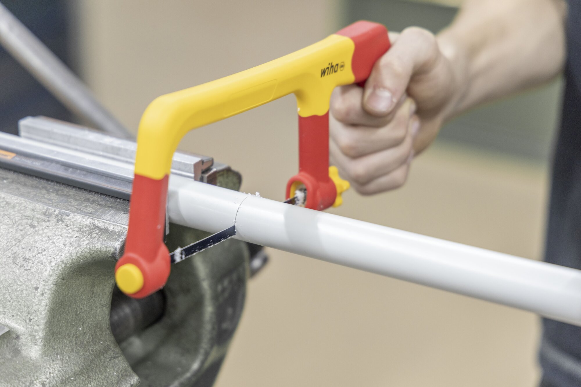 Scie à métaux electric isolée 280 mm avec 3 lames de scie 150 mm - Wiha 43125