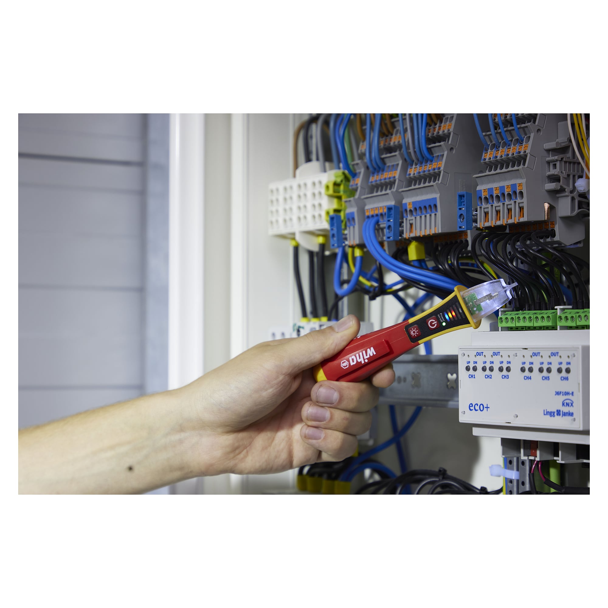 Detecteur de tension Volt Detector sans contact, unipolaire 12-1.000 V AC - Wiha 43797