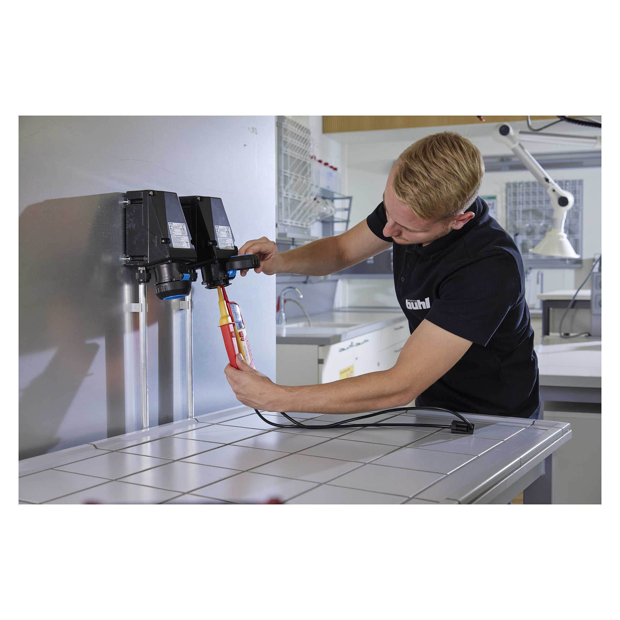 Testeur de tension et de continuité 0,5-1 000 V AC, CAT IV, LCD, IP64 avec piles - Wiha 45217