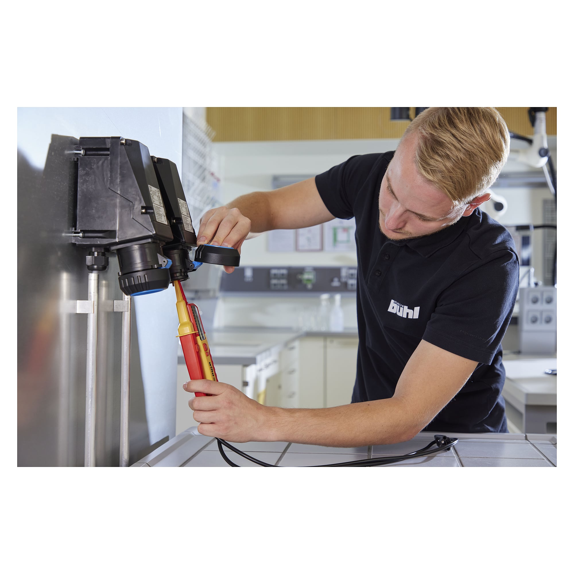 Testeur de tension et de continuité 0,5-1 000 V AC, CAT IV, LCD, IP64 avec piles - Wiha 45217