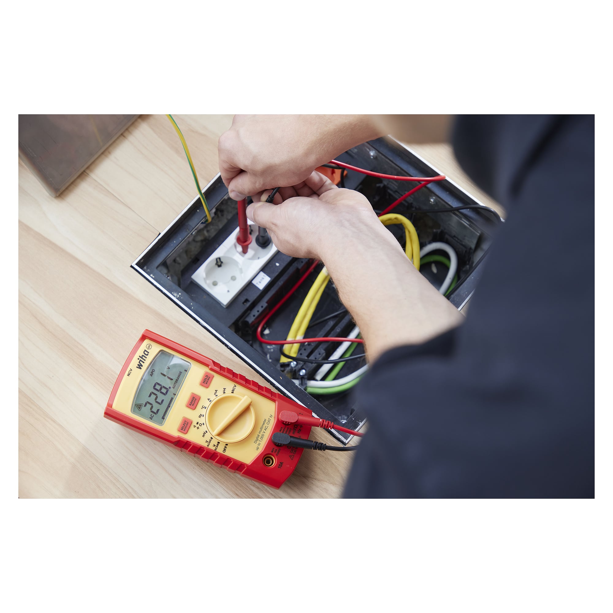 Digitales Multimeter bis 1.000 V AC, CAT IV, True RMS inkl. Batterien - Wiha 45215