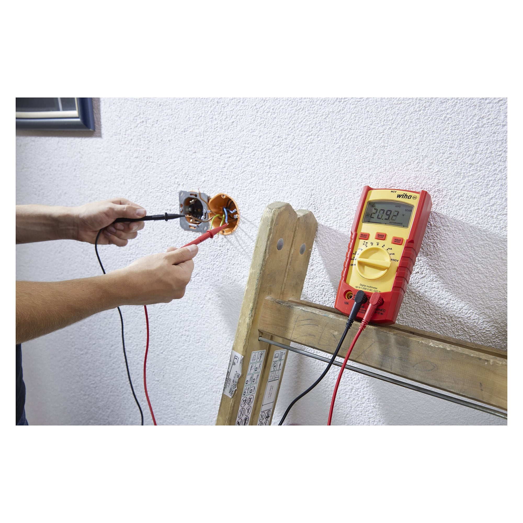 Digitales Multimeter bis 1.000 V AC, CAT IV, True RMS inkl. Batterien - Wiha 45215