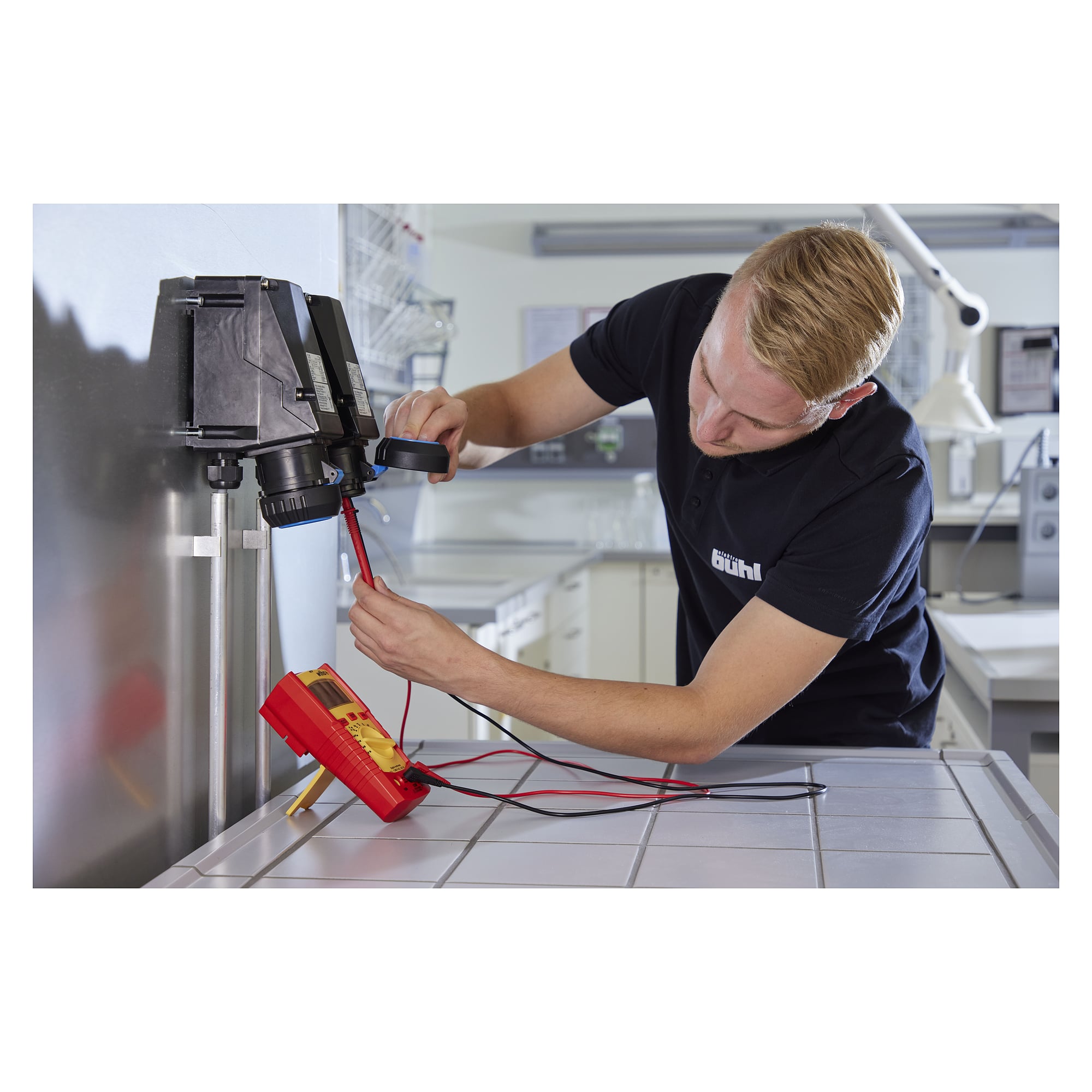 Digitales Multimeter bis 1.000 V AC, CAT IV, True RMS inkl. Batterien - Wiha 45215