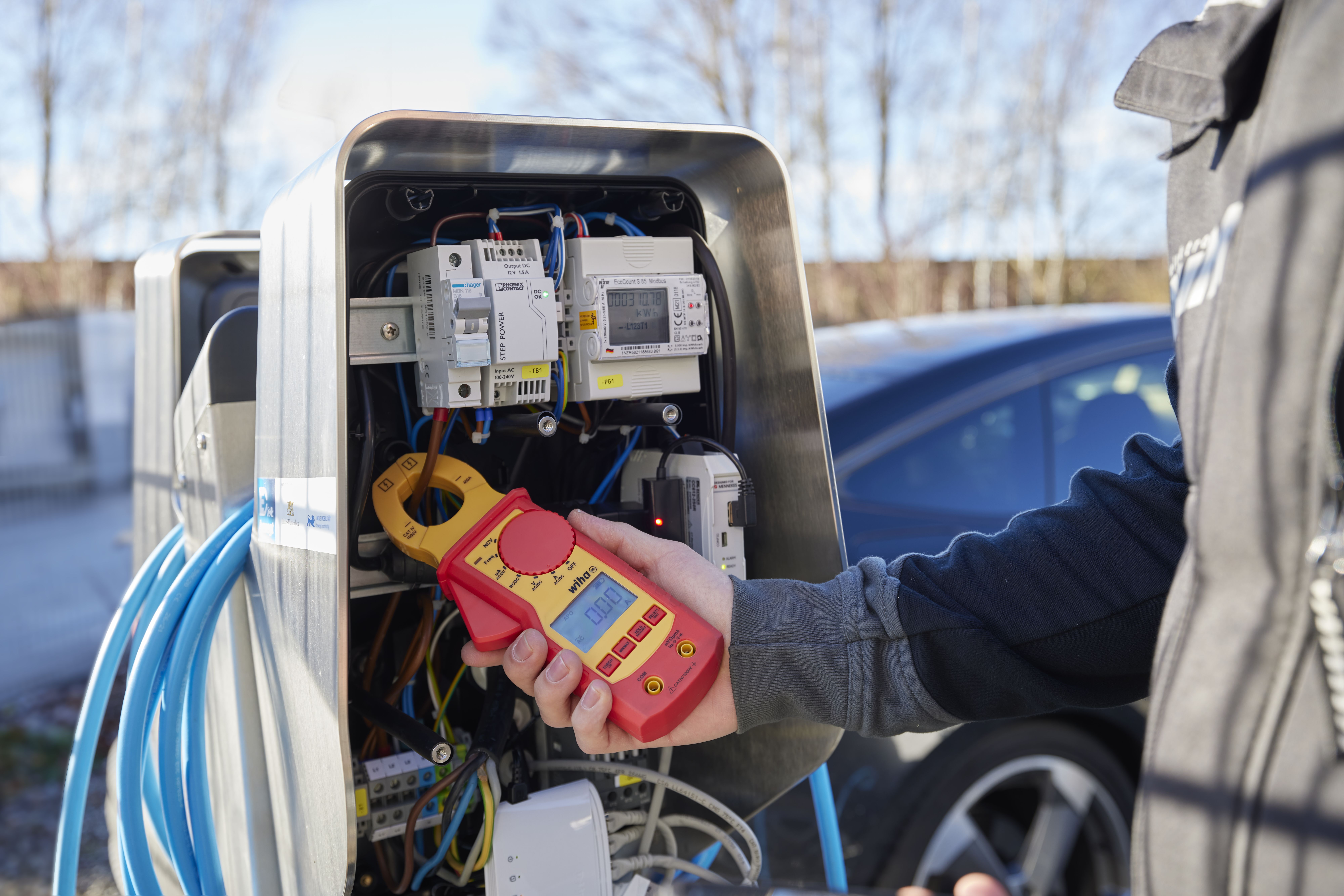 Pince ampèremétrique 1 000 V AC, CAT IV, True RMS, compatible eMobility - Wiha 45219