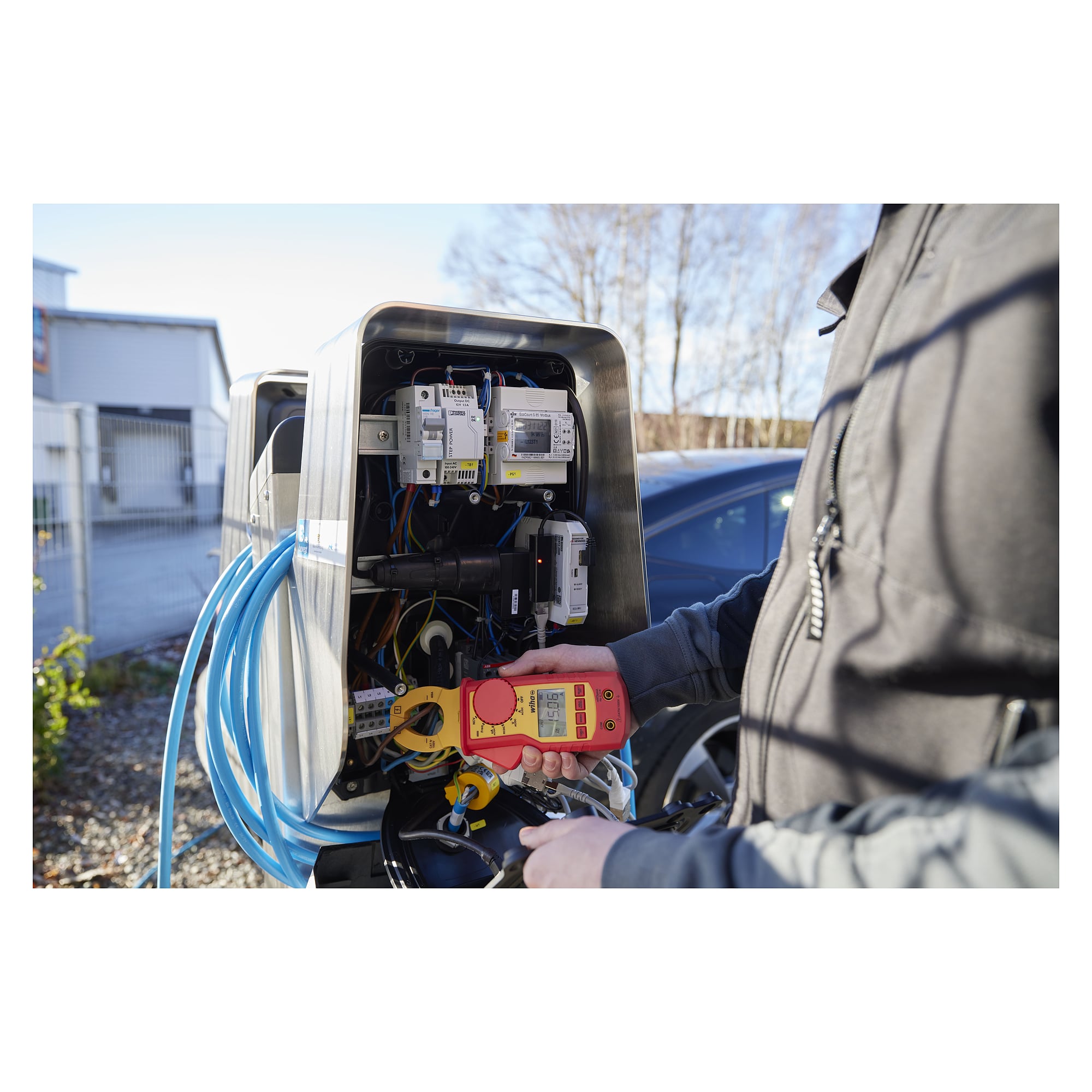 Pince ampèremétrique 1 000 V AC, CAT IV, True RMS, compatible eMobility - Wiha 45219