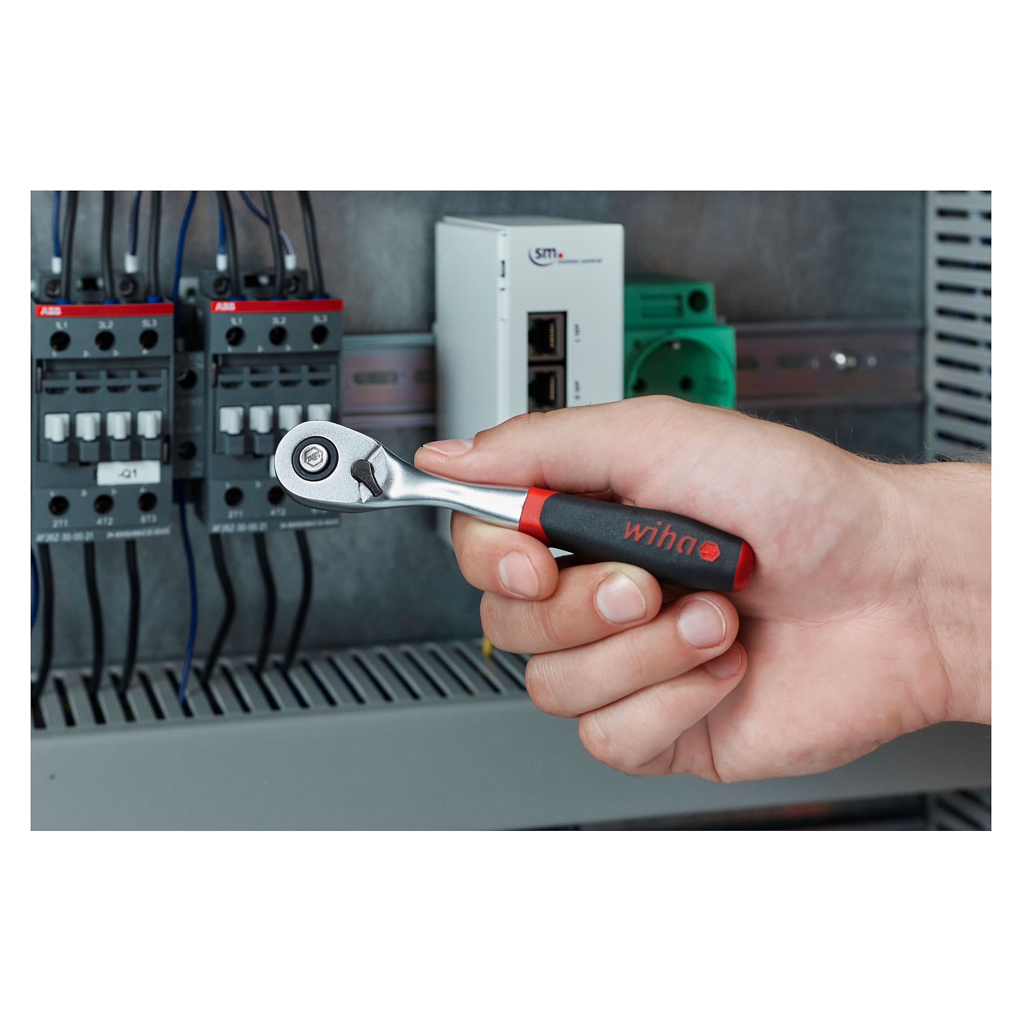 Reversible Ratchet 1/4" with Detent Ball and Push Button, 135 mm - Wiha 45626