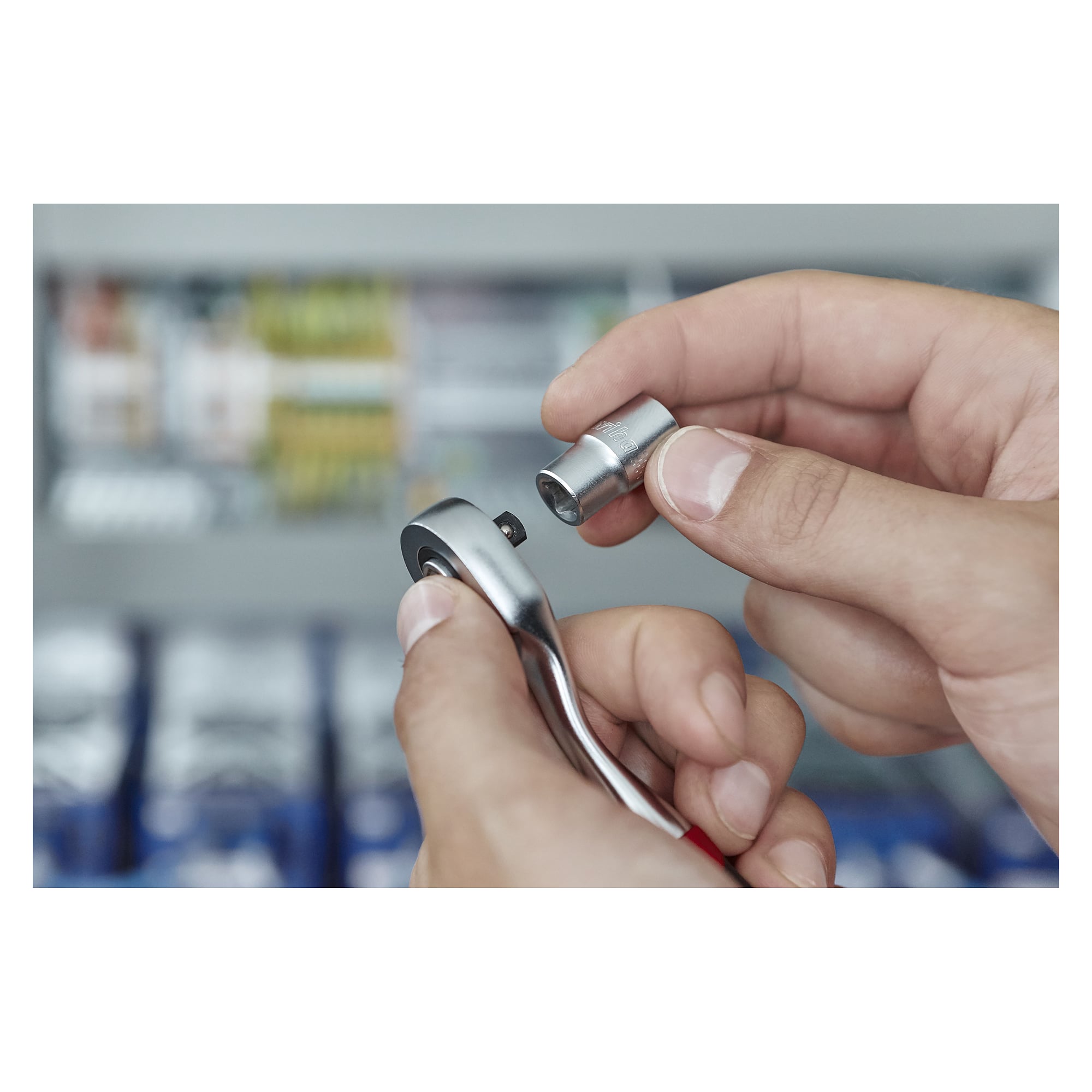 Reversible Ratchet 1/4" with Detent Ball and Push Button, 135 mm - Wiha 45626