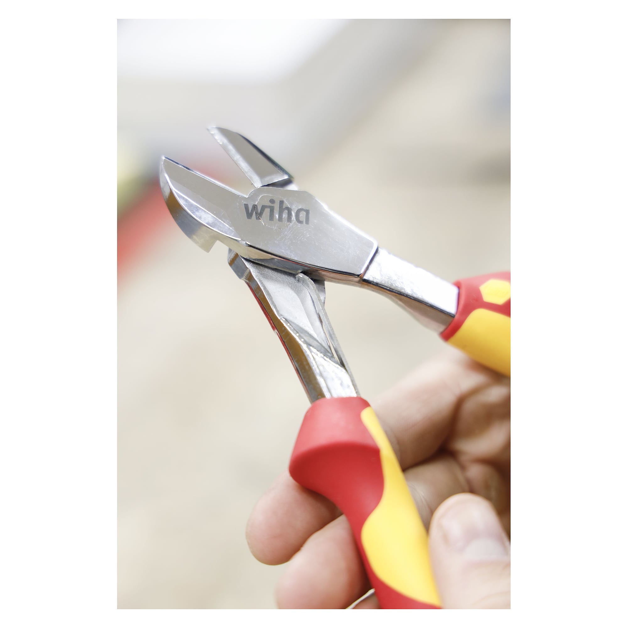 Pince coupante diagonale grande capacité Professional electric avec DynamicJoint® et ressort d'ouverture activable 160 mm - Wiha 40921