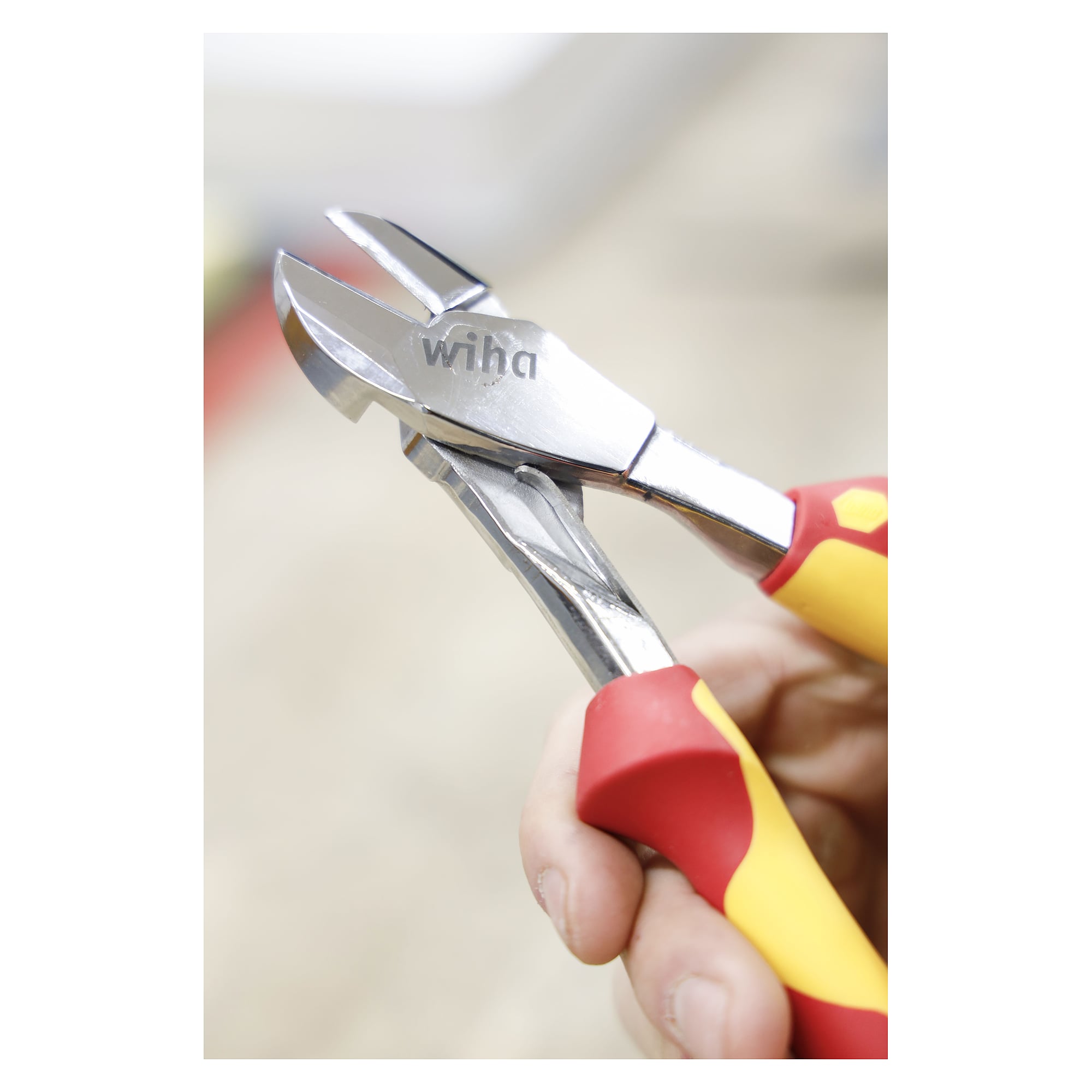 Pince coupante diagonale grande capacité Professional electric avec DynamicJoint® et ressort d'ouverture activable 160 mm - Wiha 40921