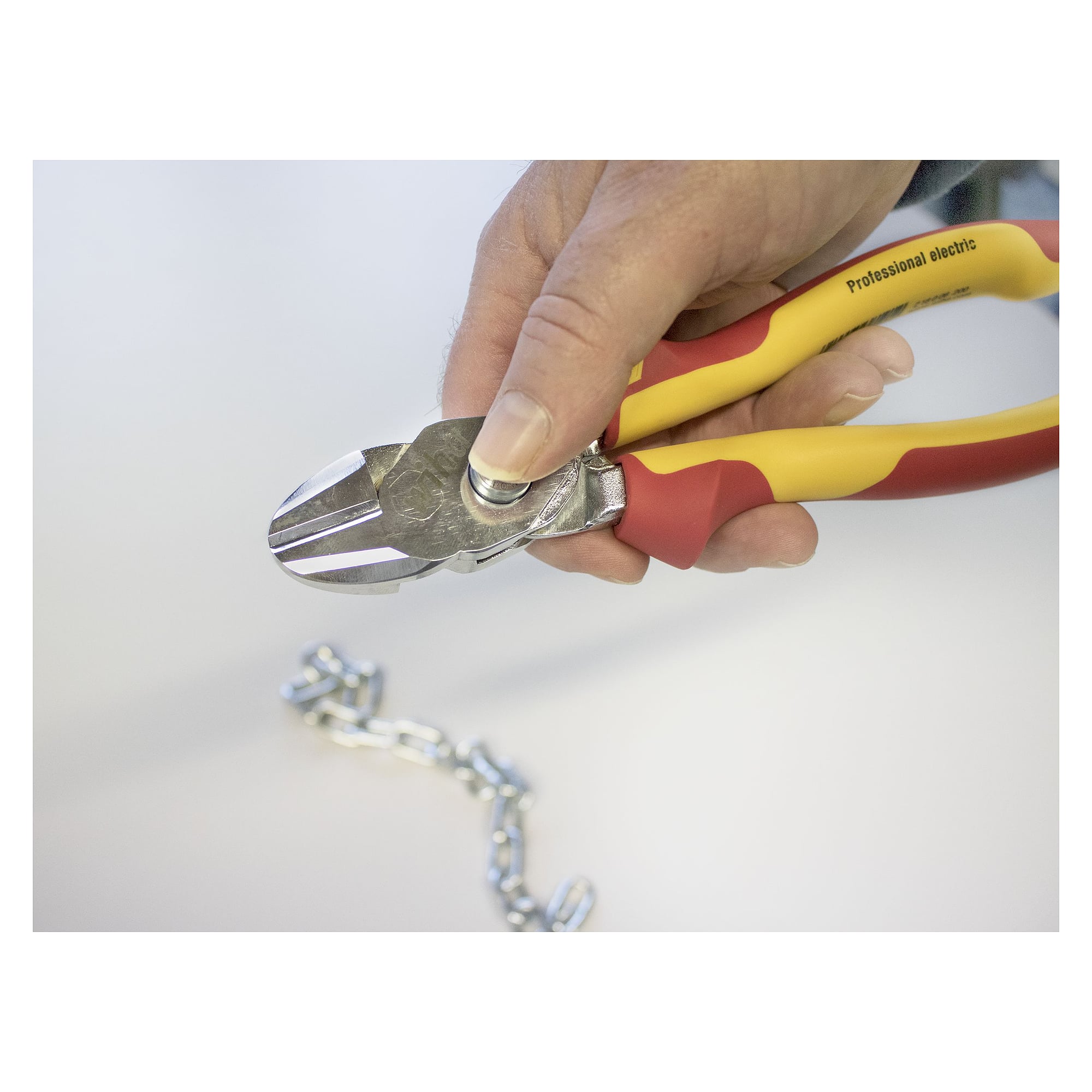 BiCut Professional electric High-Performance Diagonal Cutters DynamicJoint Switchable 200 mm - Wiha 38191