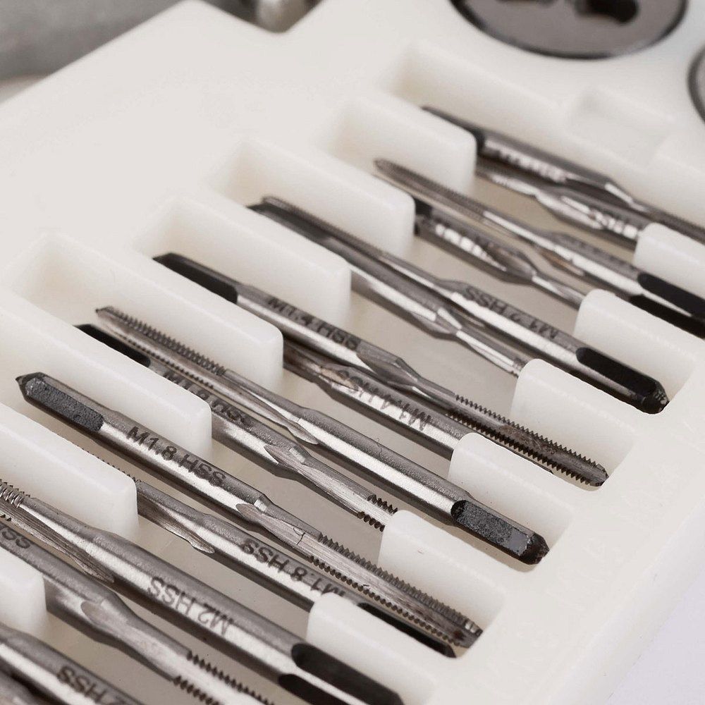 Bernstein 2-800. Miniature tap and die set 30 pcs (M1.0-M2.5)