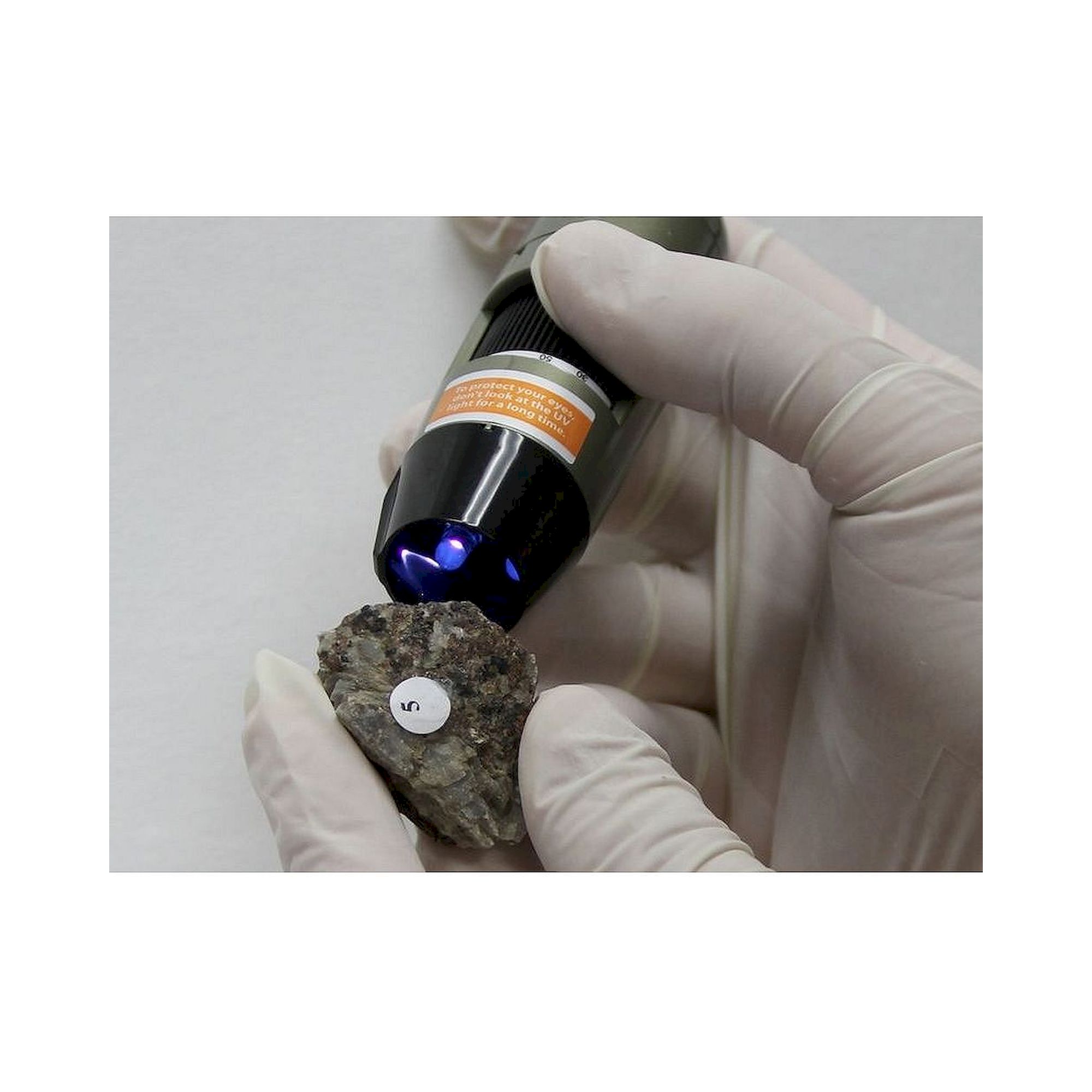 USB Microscope 1.3 MP 10-70x 200x Switchable White and UV 375nm - Dino-Lite AM4113T-FV2W