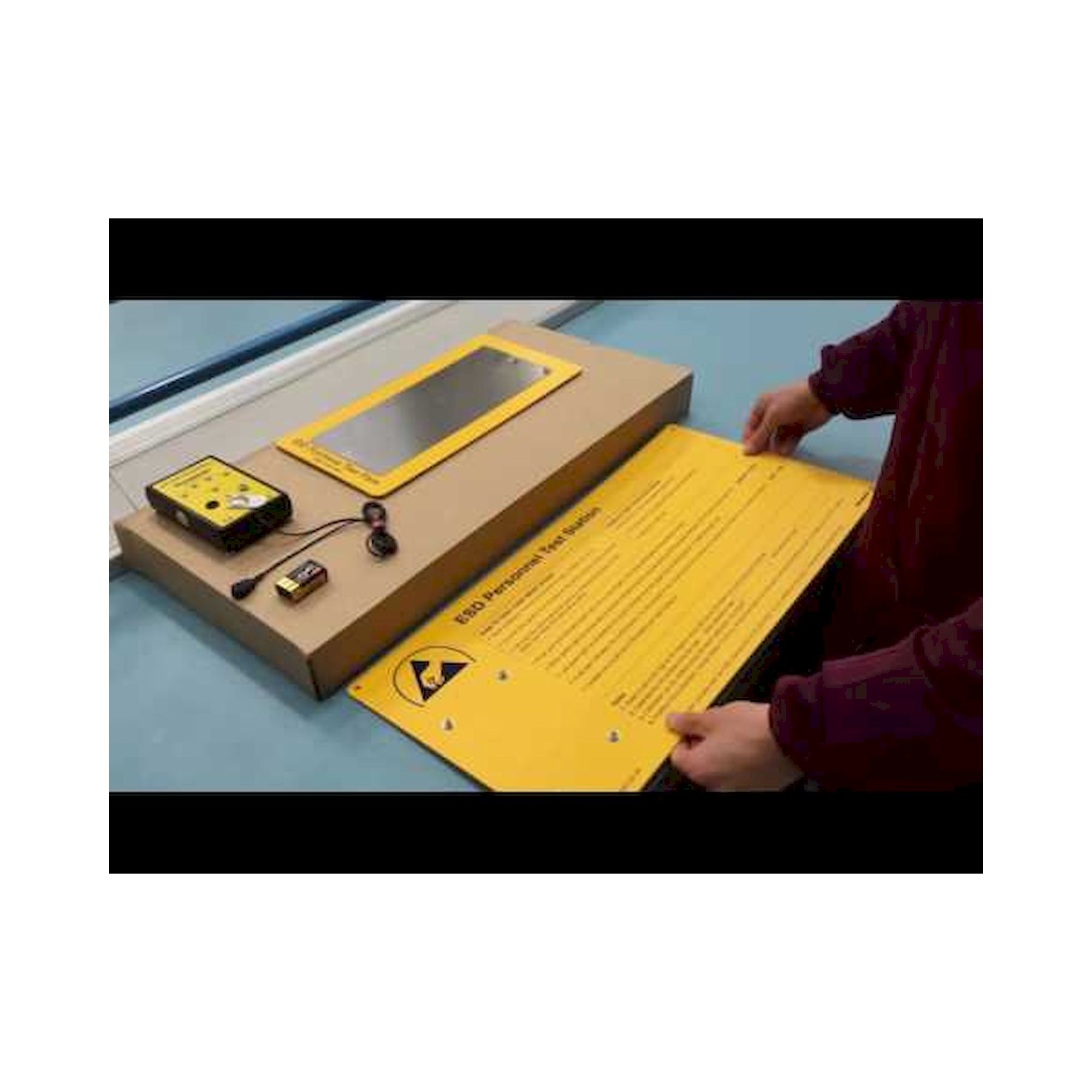 Hi-Speed/Hi-Accuracy Wrist Strap Test Station - Desco 222563
