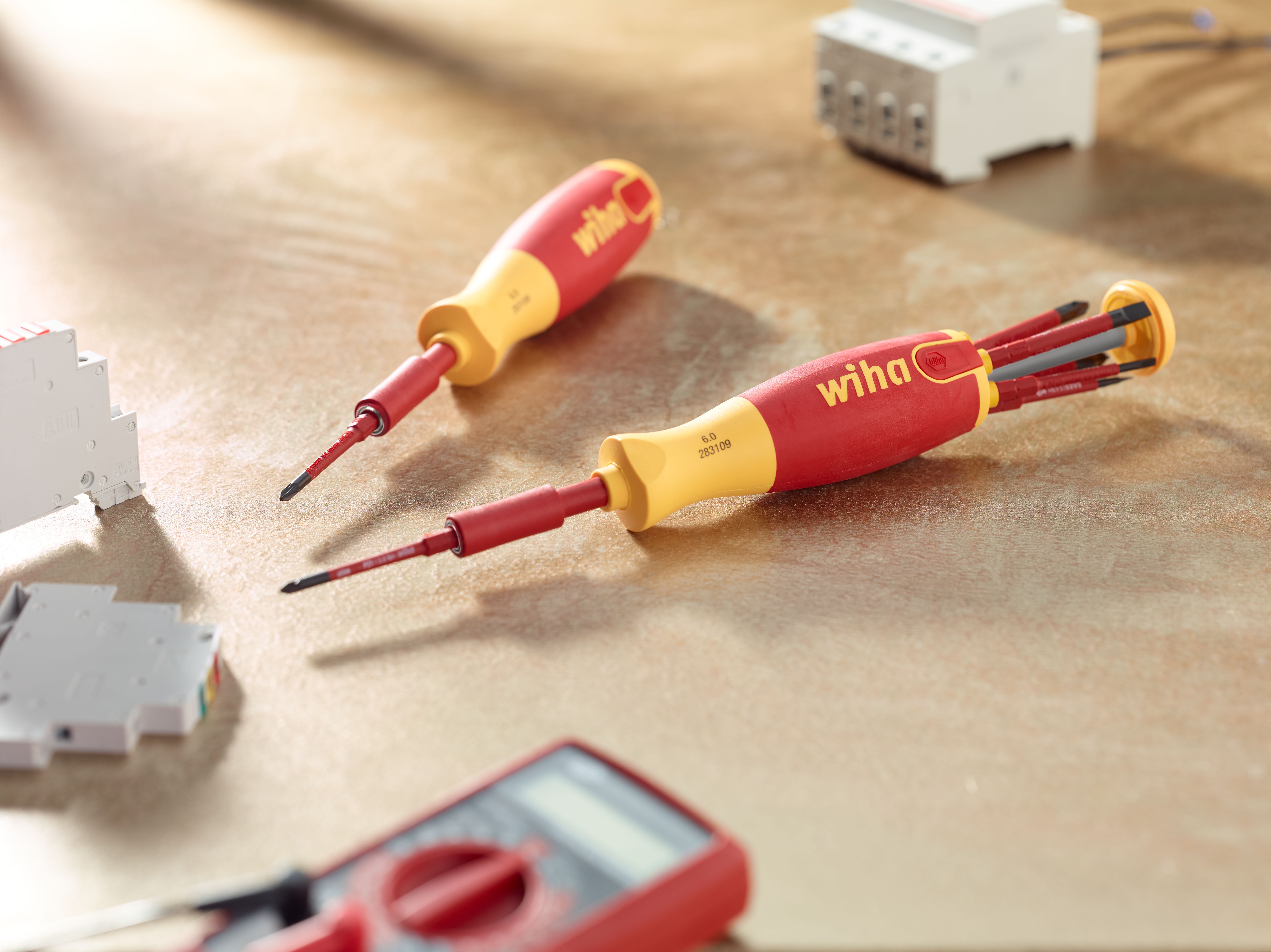 Schraubendreher mit Bit-Magazin LiftUp electric Schlitz, Pozidriv, PlusMinus/Pozidriv 6 slimBits - Wiha 41234