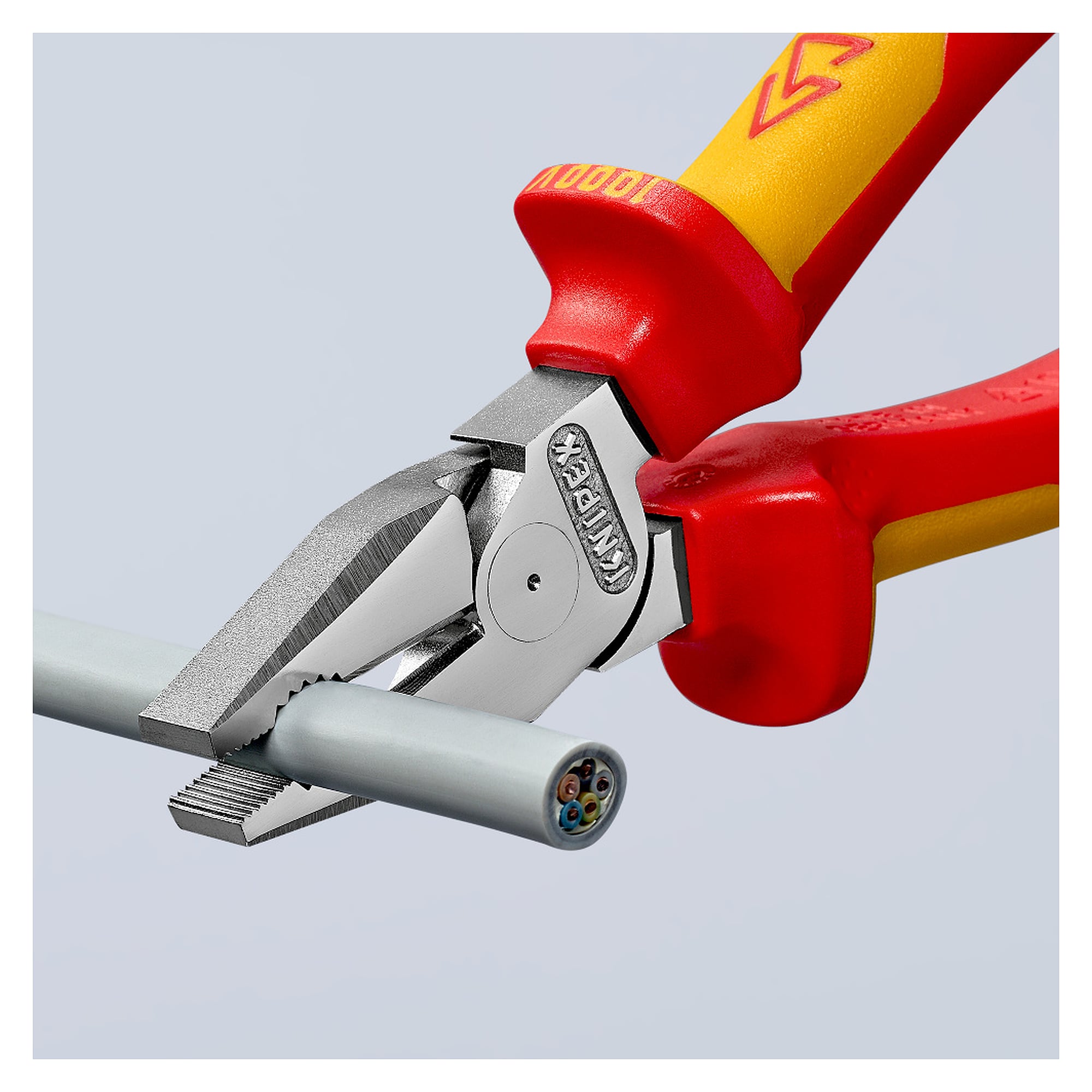 High leverage combination pliers, VDE insulated to 1000 V, cutting edges 63 HRC, 200 mm