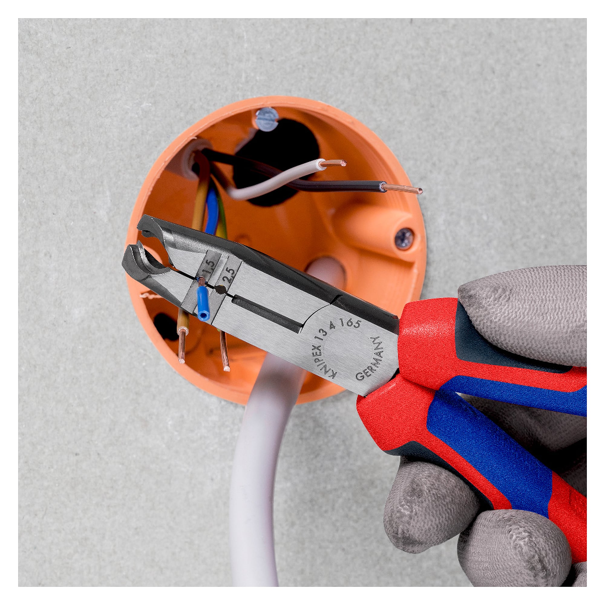 Stripping pliers for round cables Ø 8 to 13 mm, with side cutter and stripping holes, 165 mm