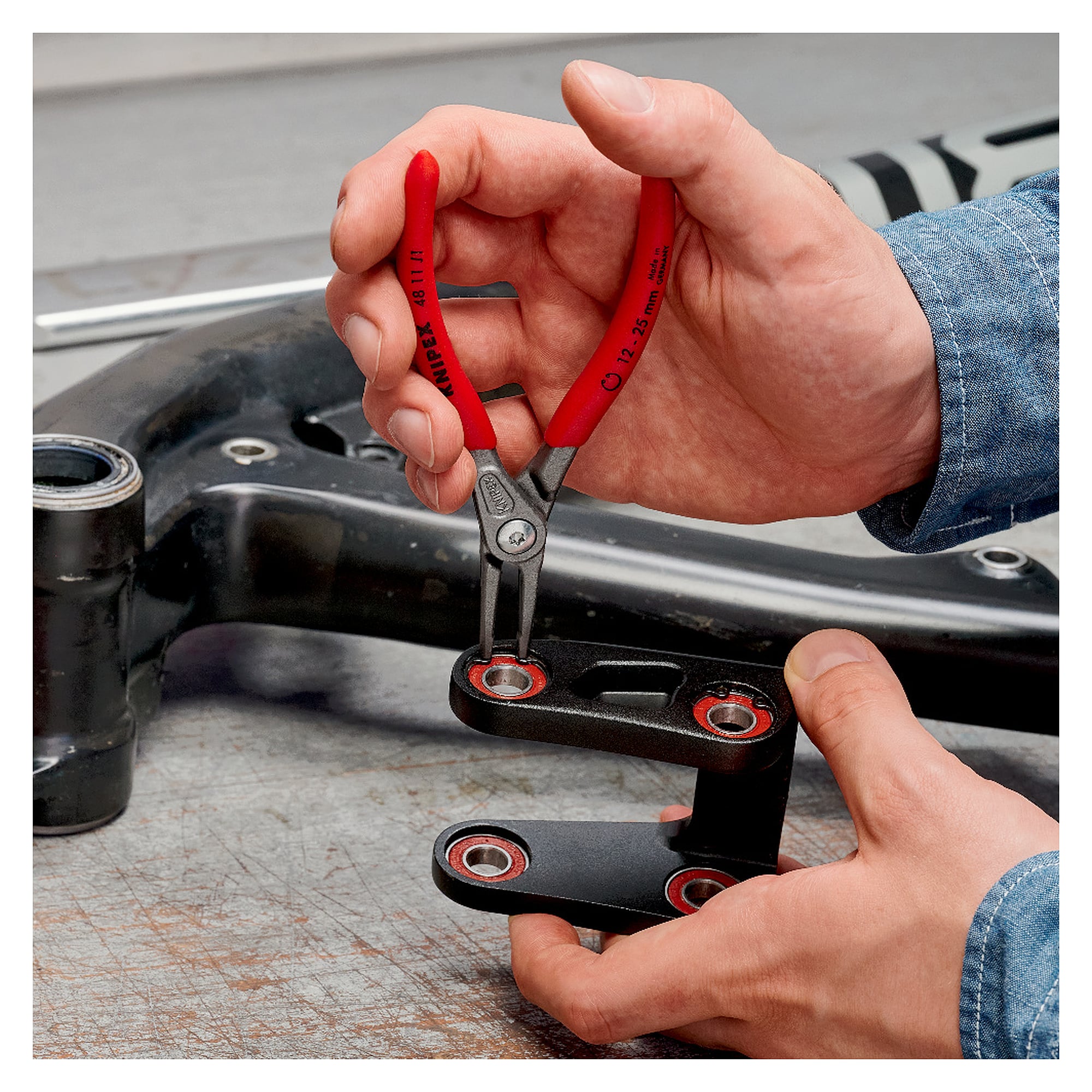 Pince de précision pour circlips intérieurs d'alésage Ø 12 - 25 mm, DIN 5256 C, 140 mm