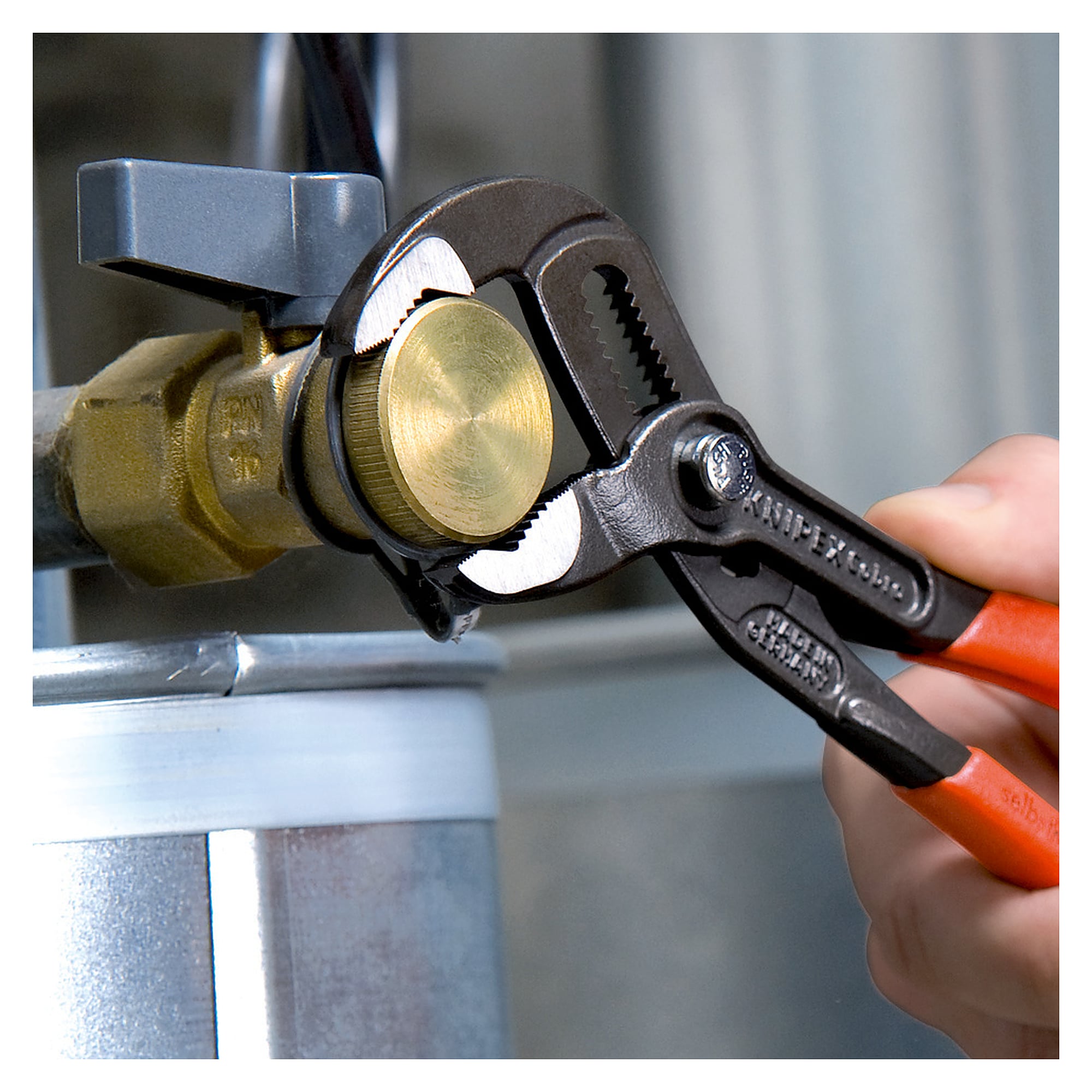 Cobra high-tech water pump pliers, 46 mm across flats, 25 adjustment positions, 250 mm