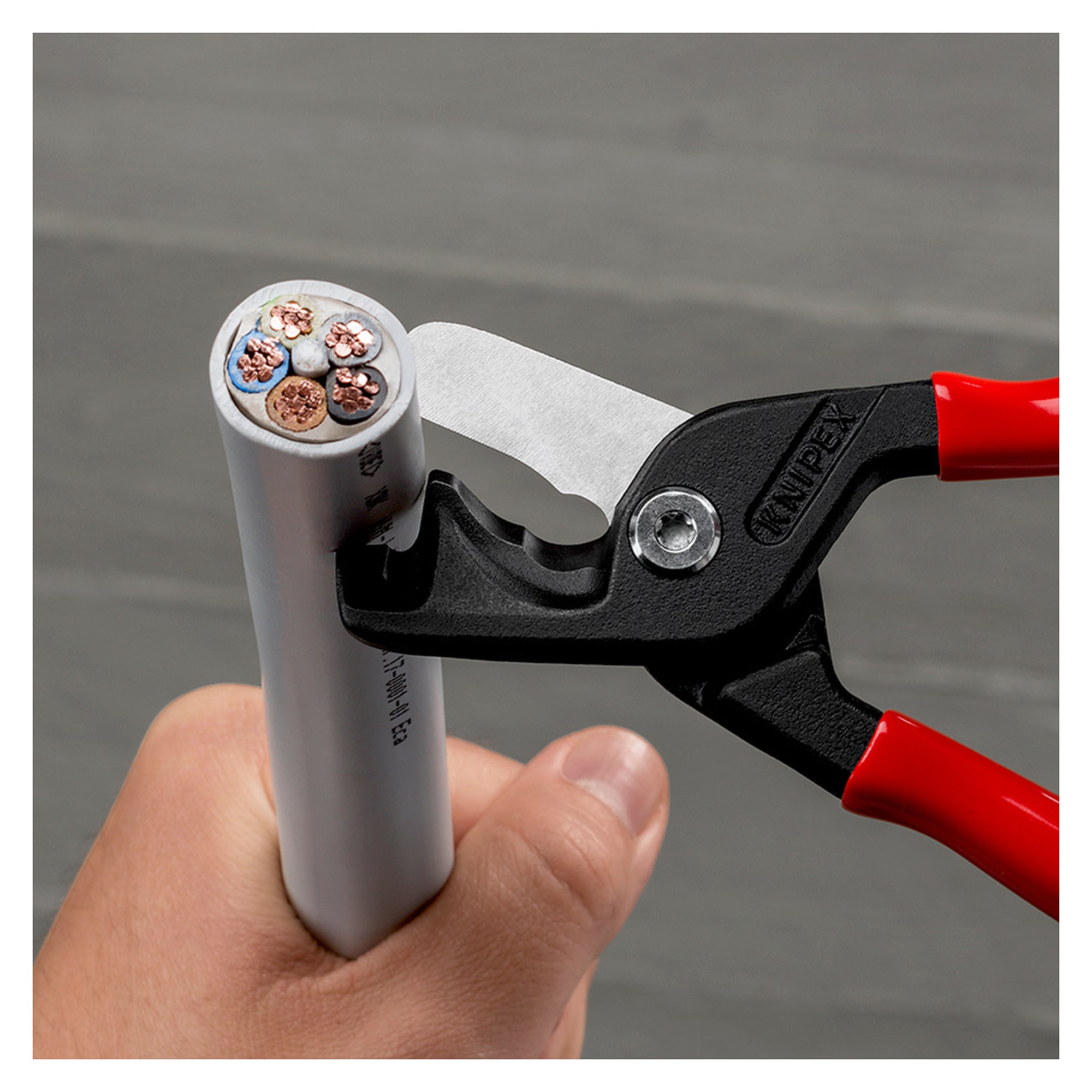 StepCut XL Kabelschere mit Stufenschnitt und Kraftgelenk für Kabel bis 120 mm², 225 mm