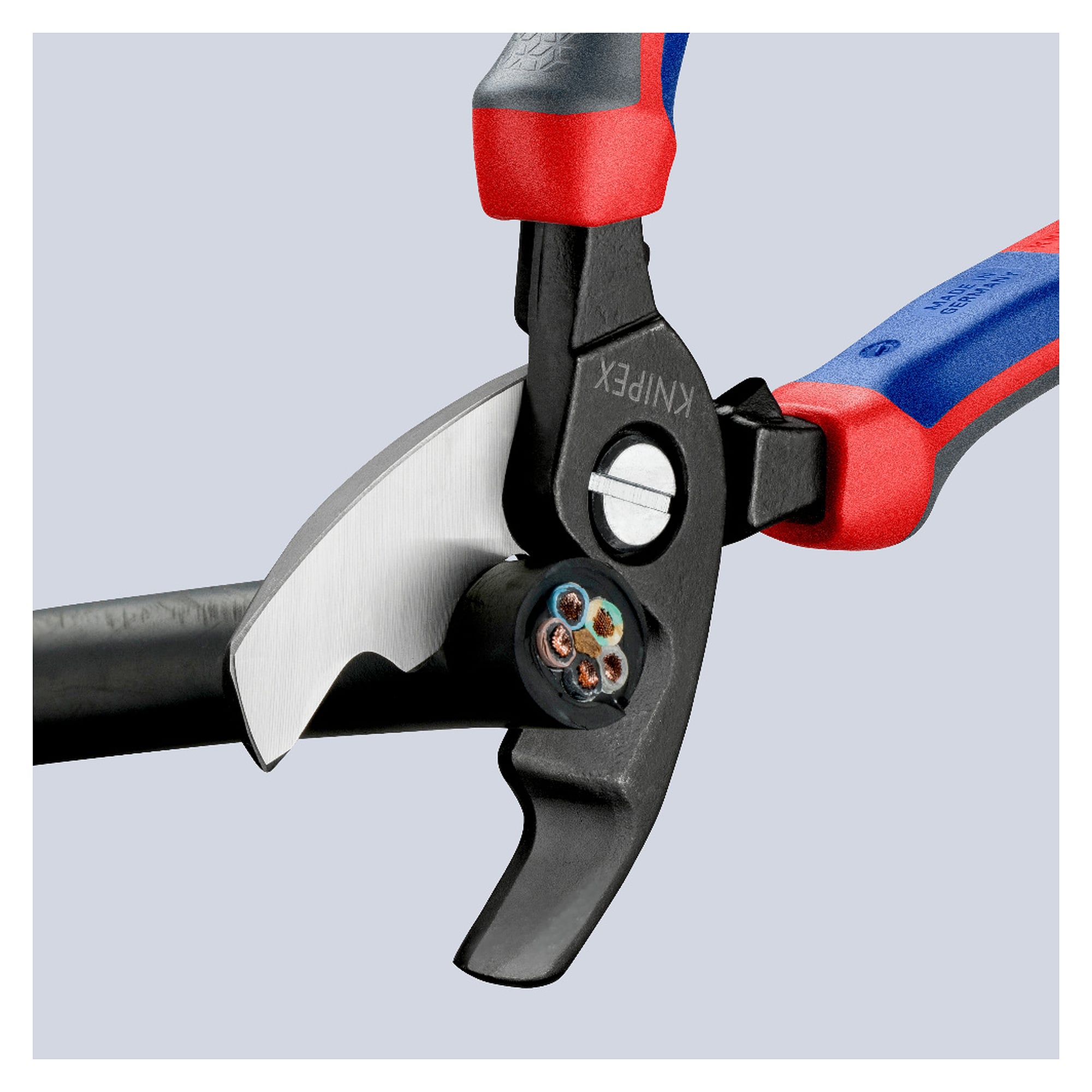 Cable shears with twin cutting edge up to 20 mm, comfort handles with KNIPEXtend, 200 mm