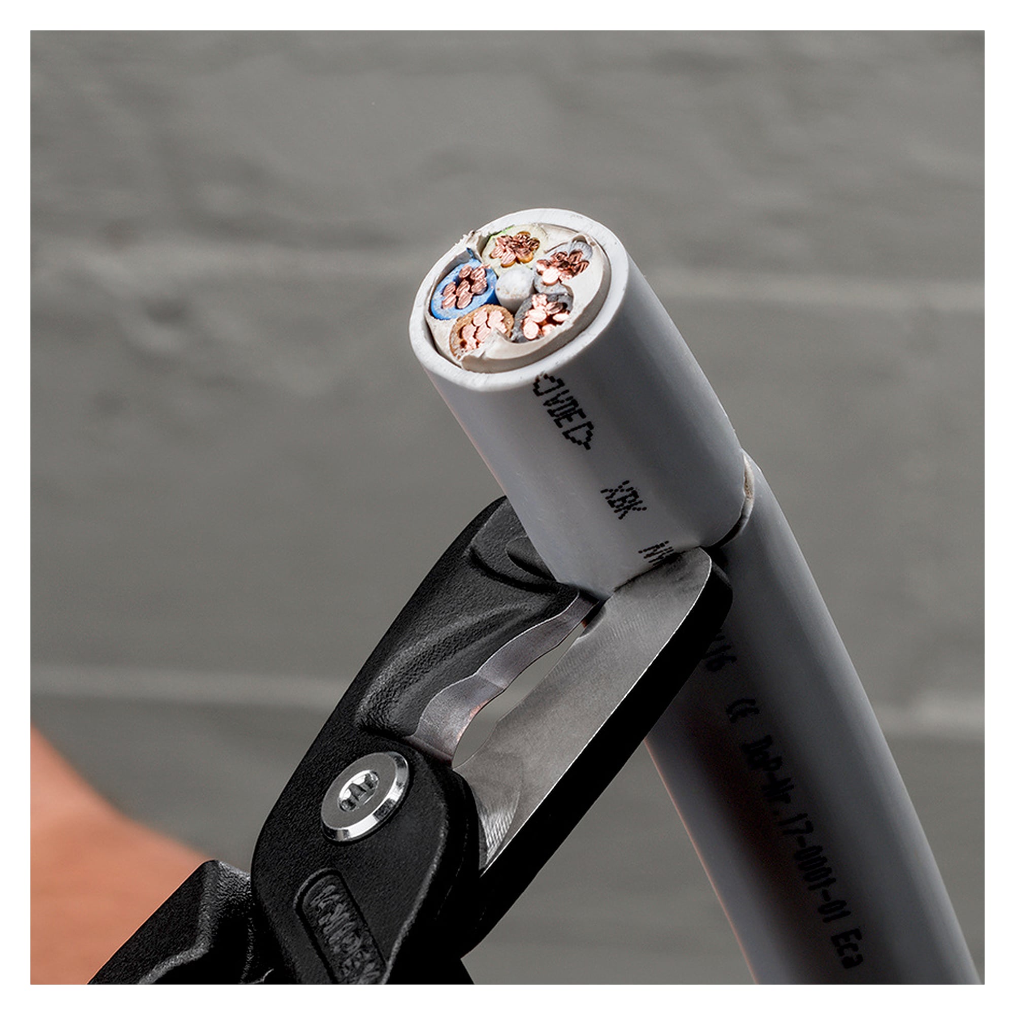 Coupe-câbles StepCut XL avec coupe par étapes pour câbles à torons fins jusqu'à 120 mm², 225 mm