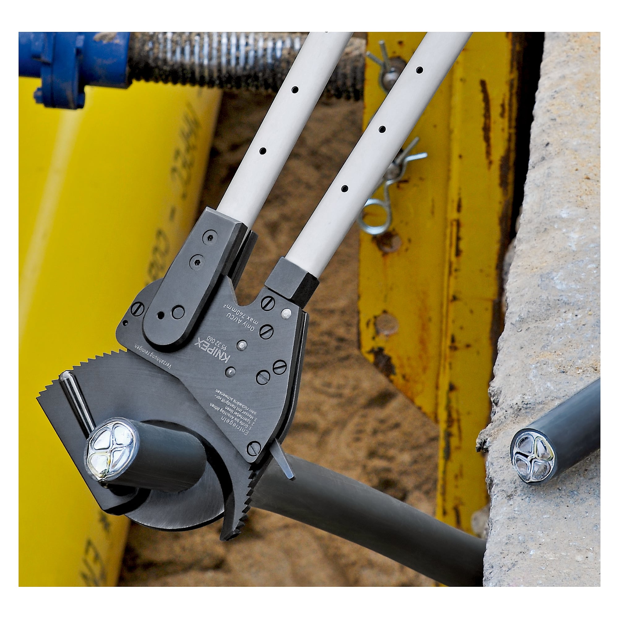 Cable cutter with ratchet action and telescopic handles for cables up to 60 mm dia., 630 mm