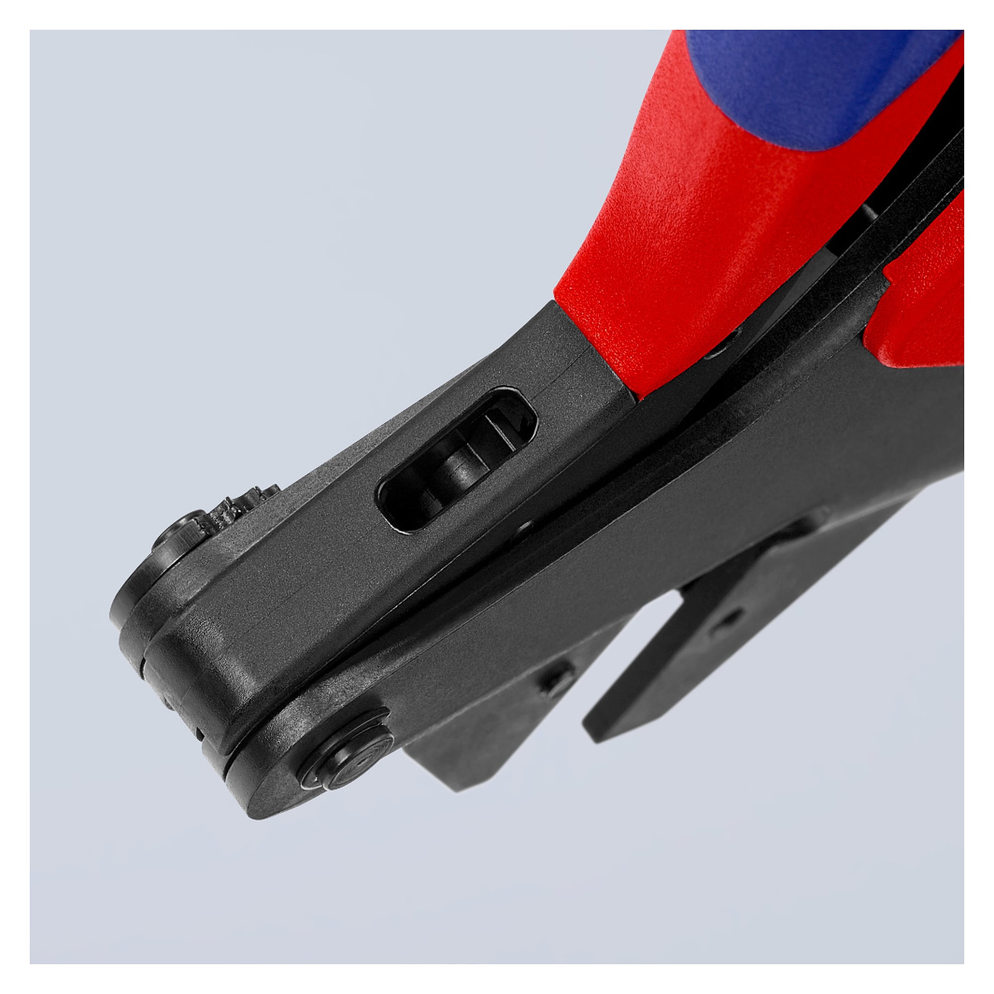 Pince à sertir universelle pour connecteurs ouverts non isolés, 0,5 à 6,0 mm², 200 mm