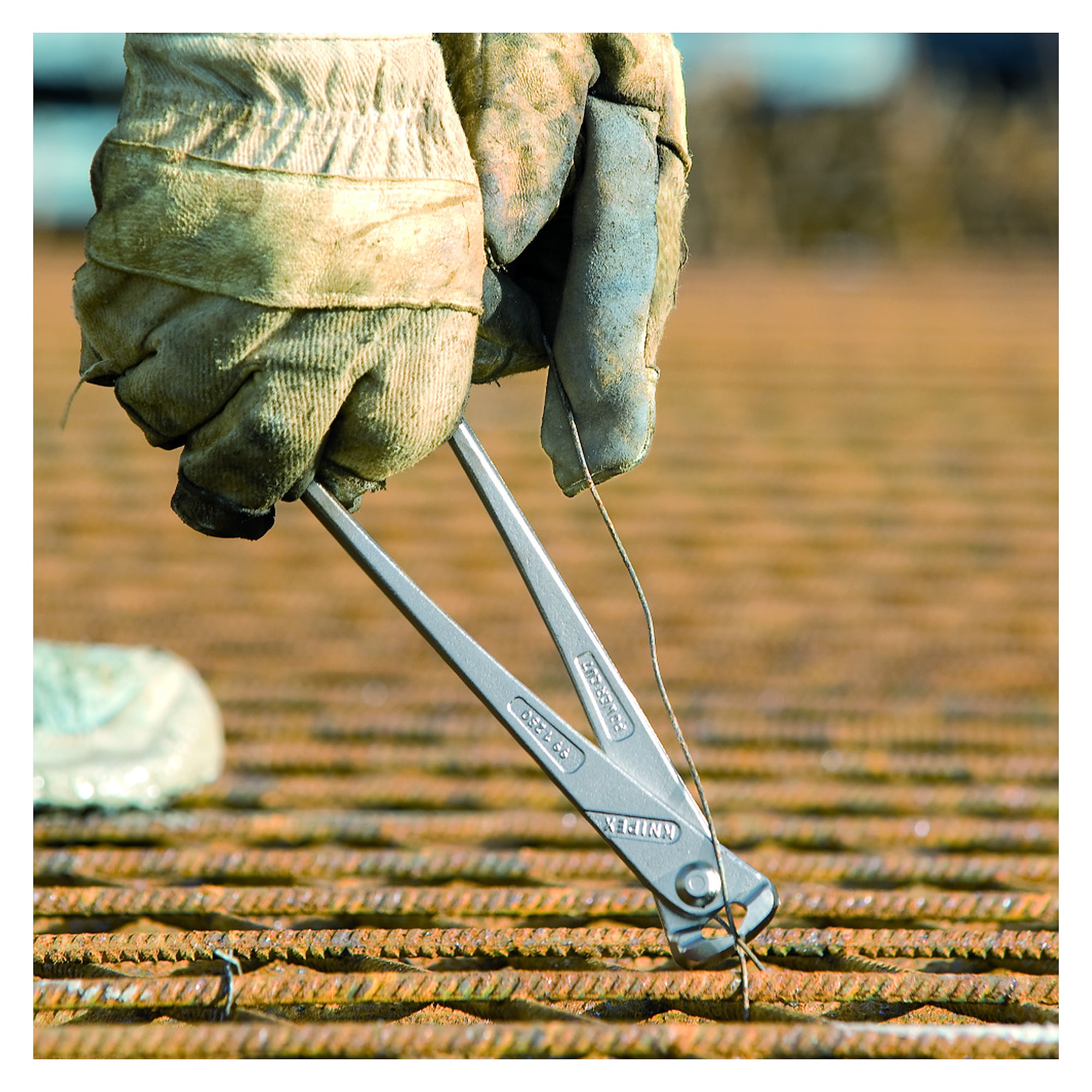 High leverage concreters' nippers, 25% less effort, bright zinc plated, 250 mm