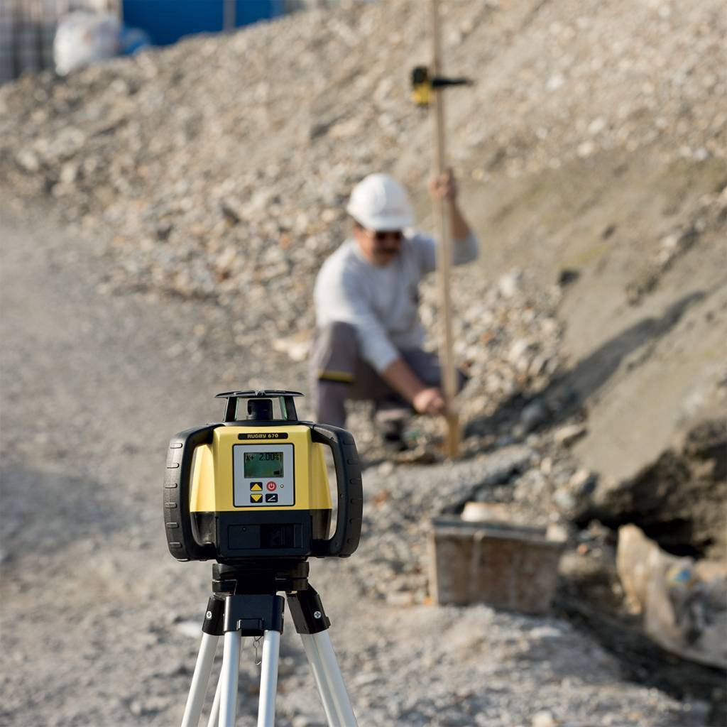Kit laser rotatif avec double pente 8 % et récepteur MTR-90R en coffret - Leica Rugby 680