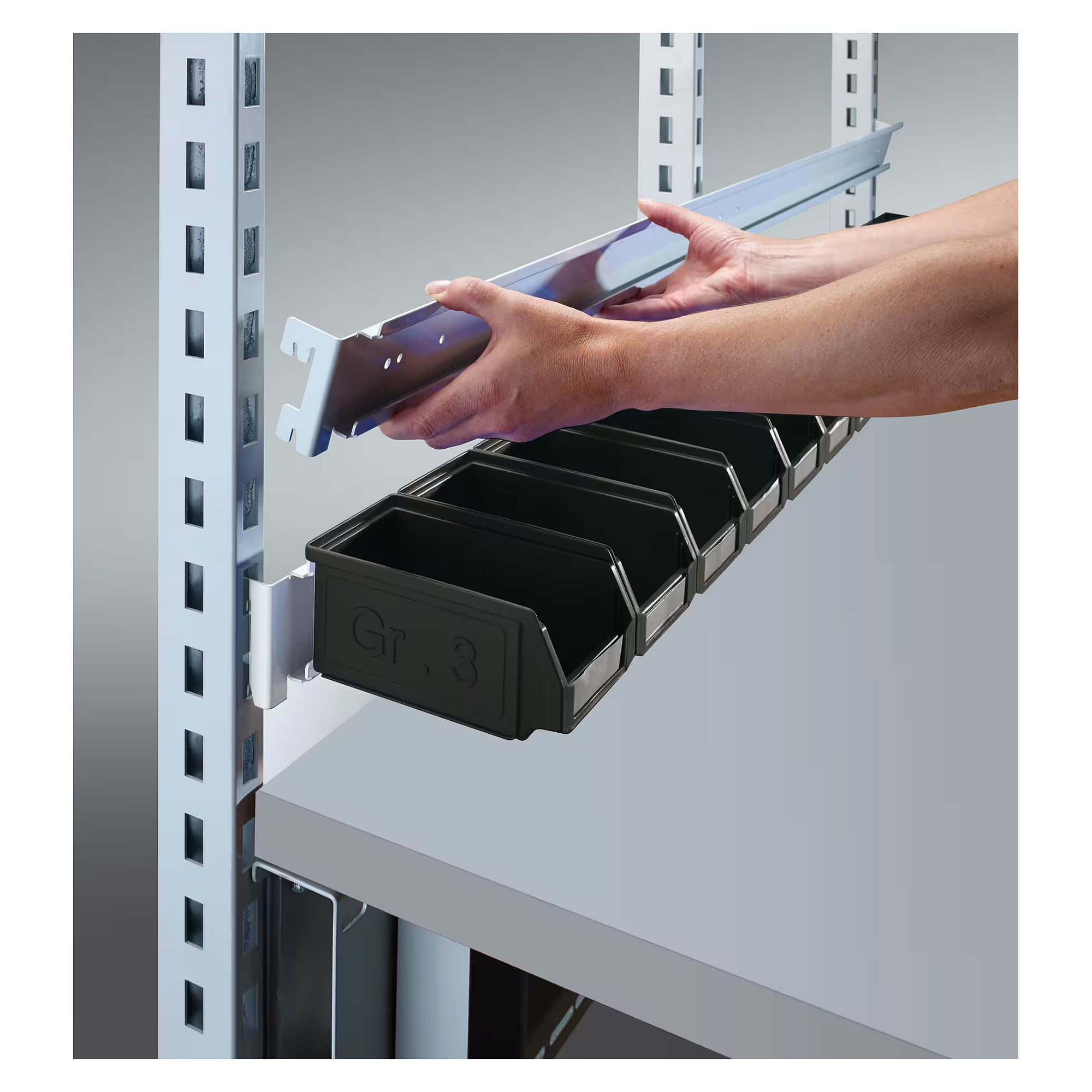 ESD bin rail 1330 mm, usable width 1325 mm, for storage bins size 2/3/4, 15 kg - Lista 93.735