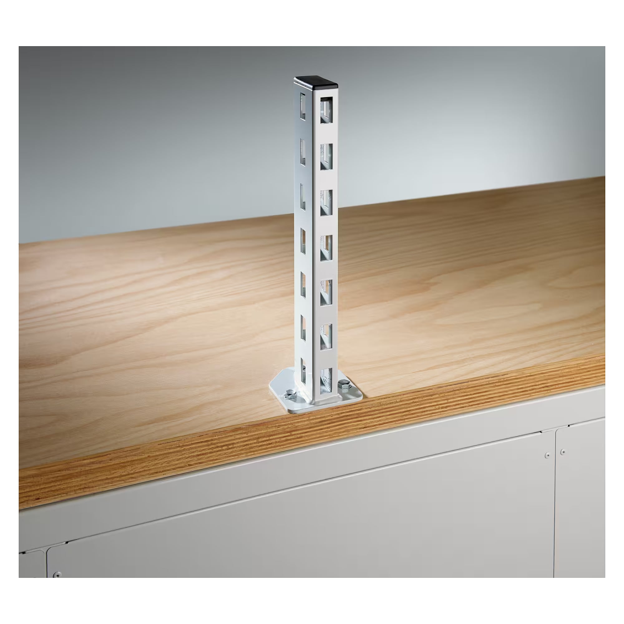 Montant porteur ESD 700 mm, profil 30x60 mm, pour montage sur plateau d'établi, position au centre - Lista 93.393