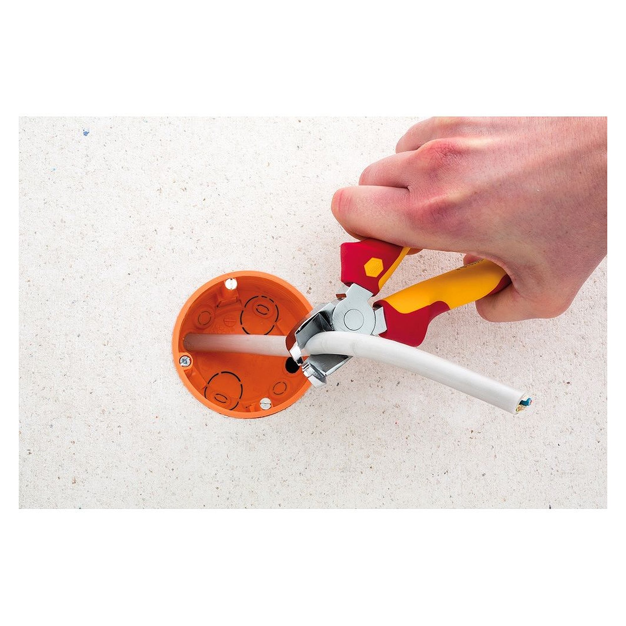 TriCut Professional electric Installation Pliers 3in1 Cutting/Stripping/Skinning 170 mm VDE - Wiha 38552